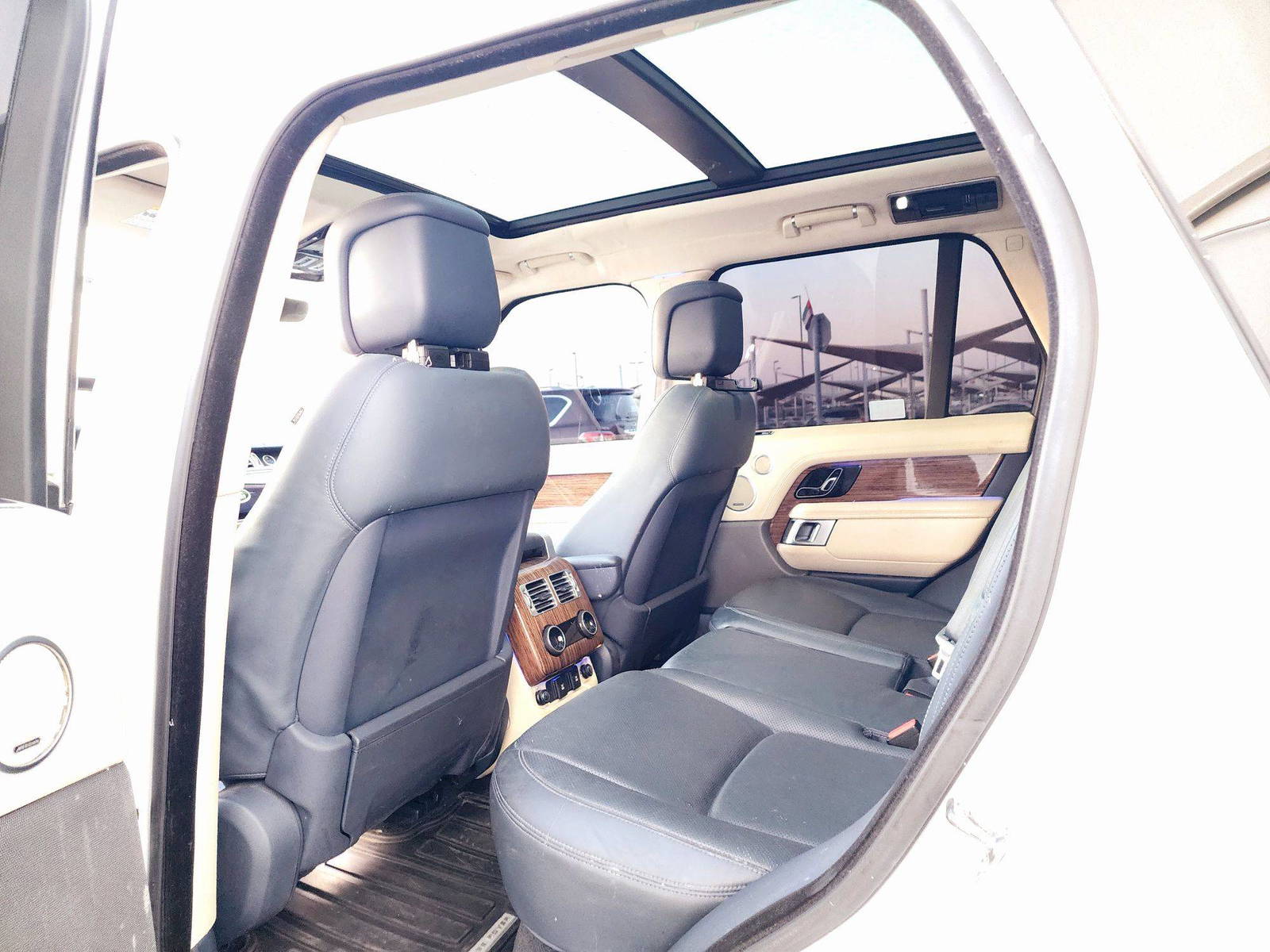 2019 LAND ROVER RANGE ROVER — 74952 Miles — Lot A552577 — Souq - Marhaba Auctions Used Cars - Image 7