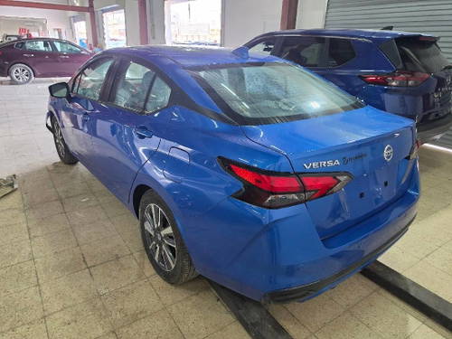 NISSAN VERSA