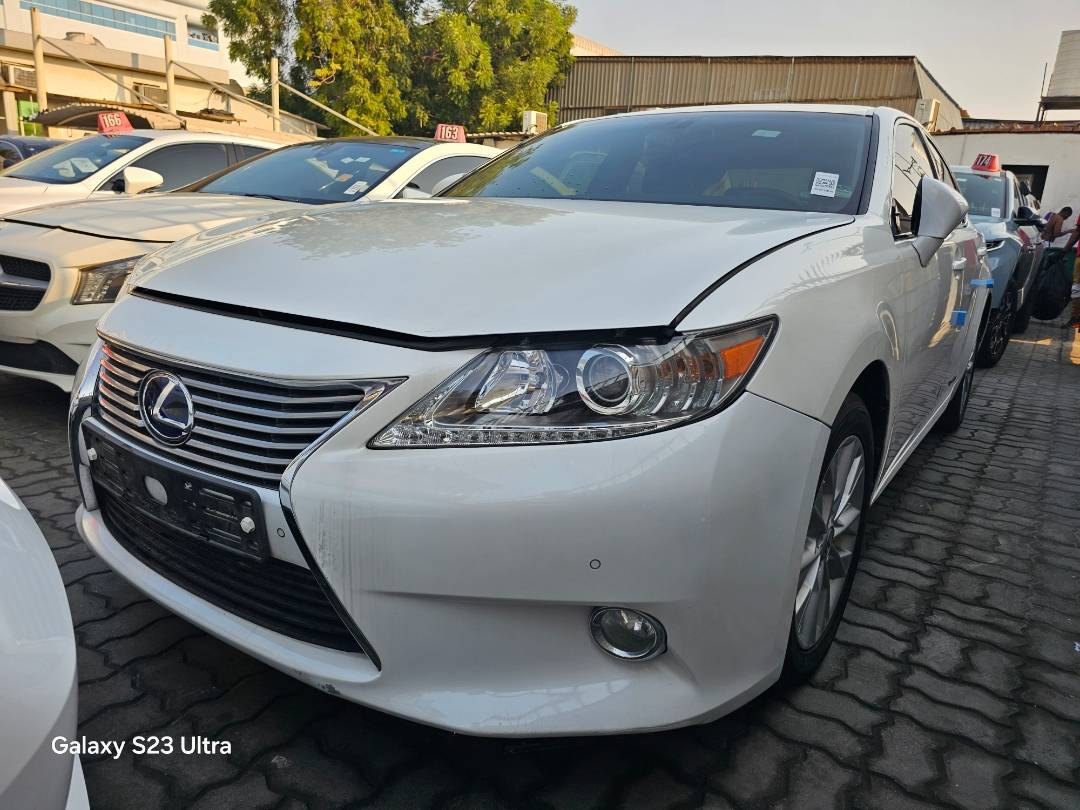 2013 LEXUS ES 300H — 190193 KM — Lot 13679 — Main - Marhaba Auctions Used Cars - Image 4