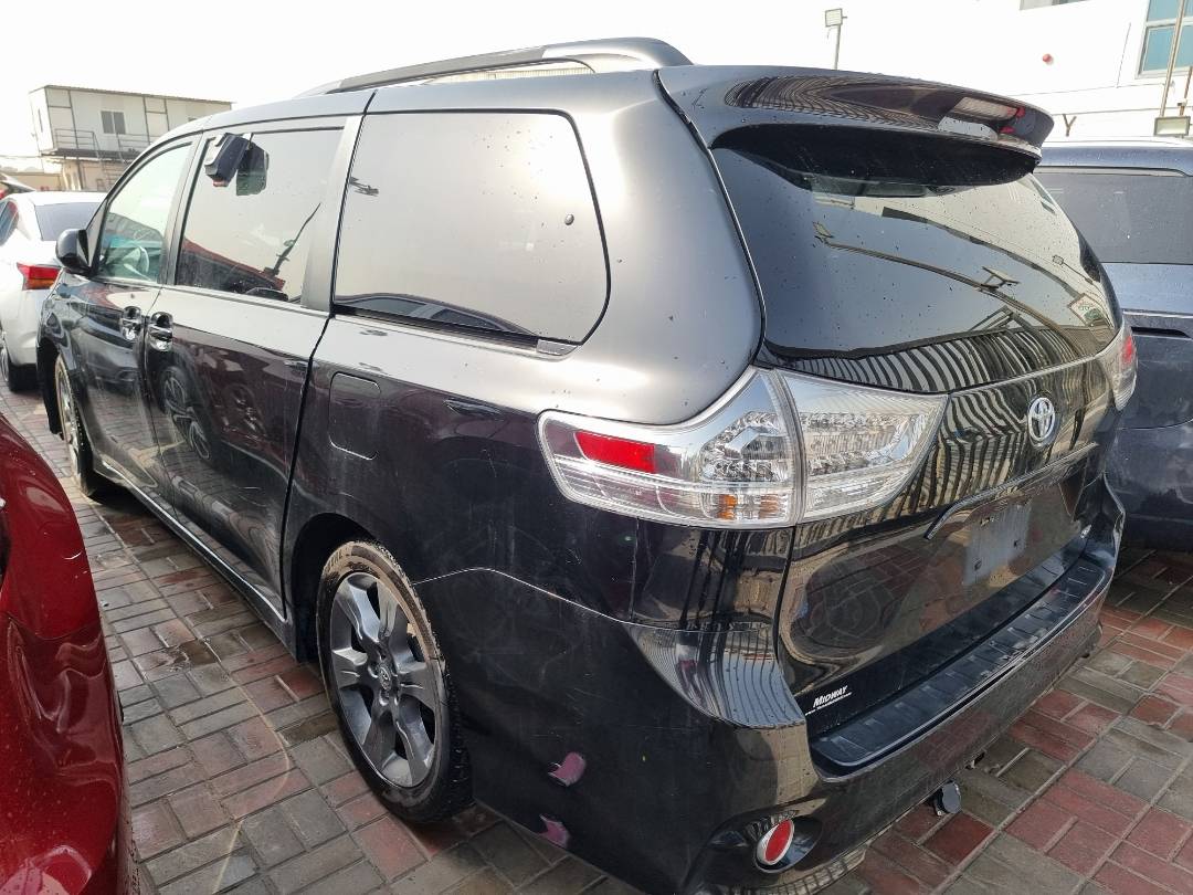 2012 TOYOTA SIENNA — 191365 Miles — Lot 125487 — Ind. 12 - Marhaba Auctions Used Cars - Image 5