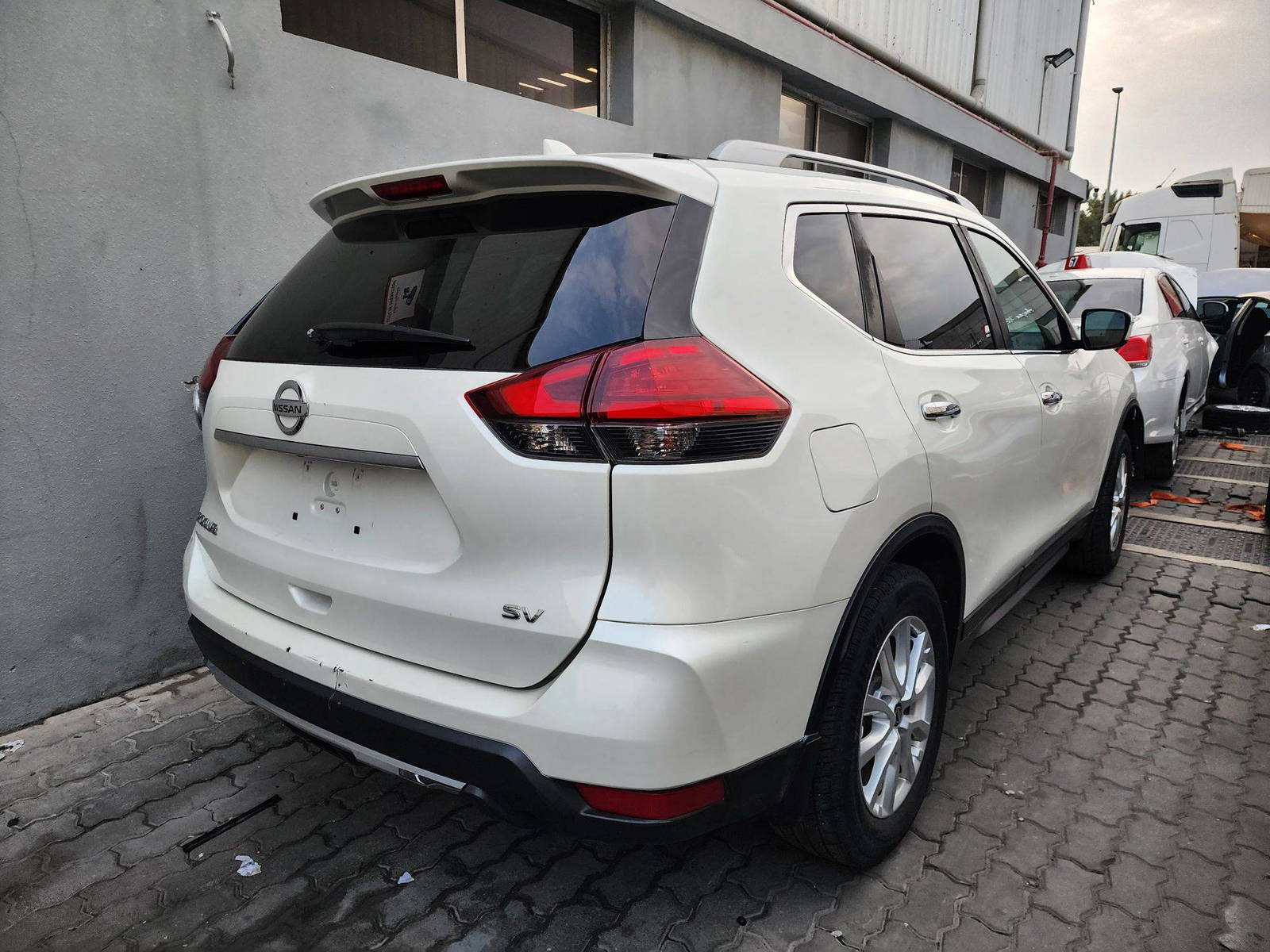 2017 NISSAN ROGUE — 131094 KM — Lot 74318374 — Main - Marhaba Auctions Used Cars - Image 3