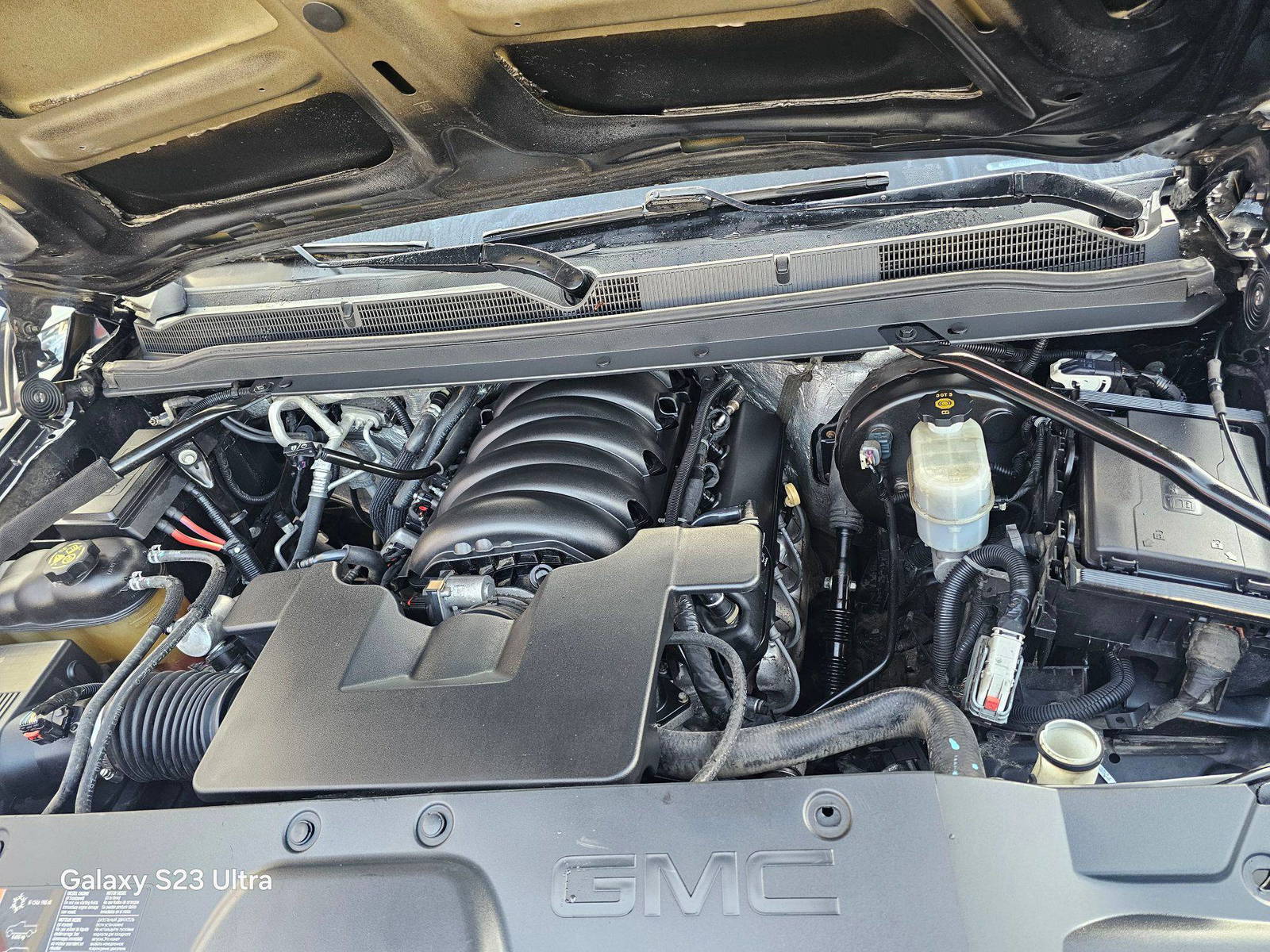 2015 GMC YUKON DENALI — 147882 Miles — Lot FR154201 — Main - Marhaba Auctions Used Cars - Image 11