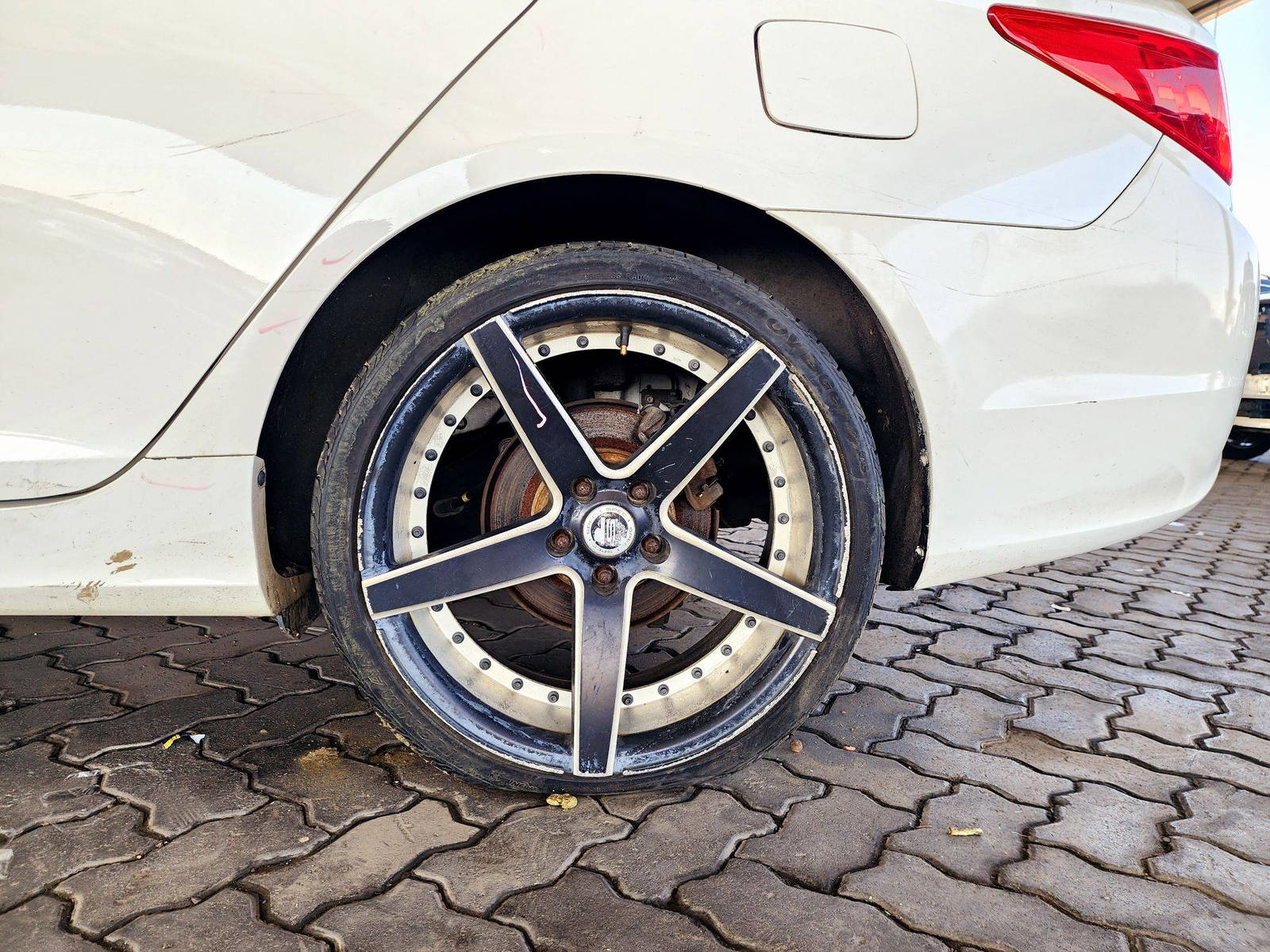 2013 HYUNDAI SONATA — 186704 Miles — Lot 6DH803854 — Souq - Marhaba Auctions Used Cars - Image 10