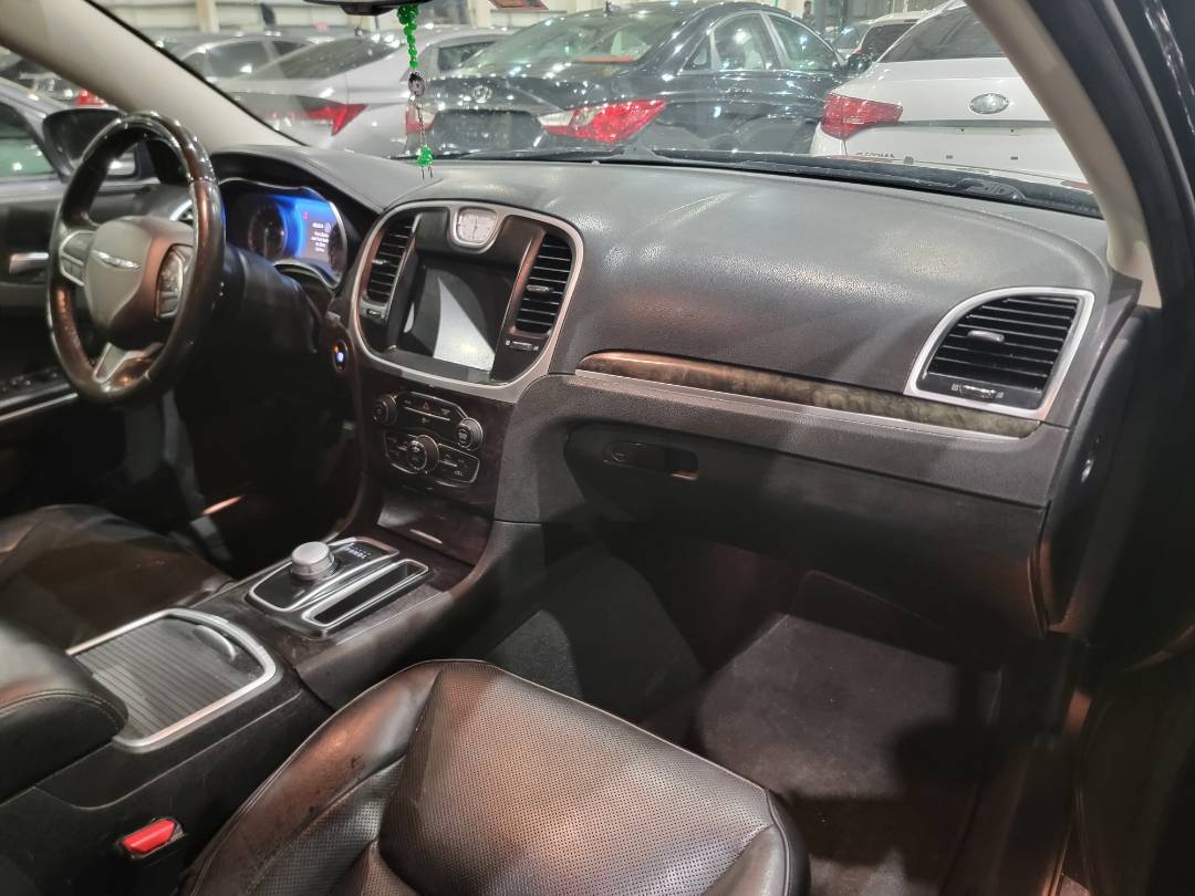 2019 CHRYSLER 300 — 182175 KM — Lot H613359 - Marhaba Auctions Used Cars - Image 5