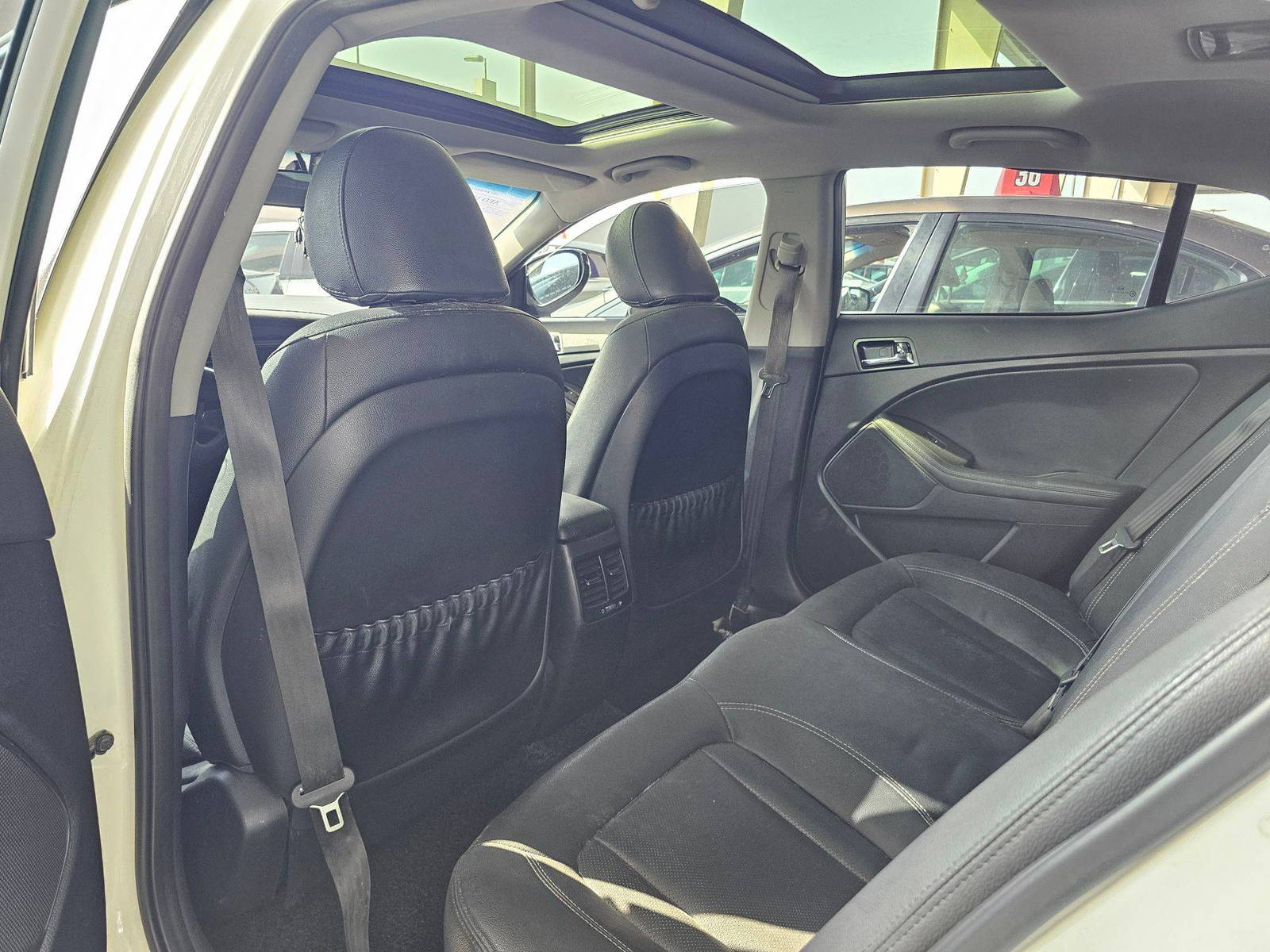 2012 KIA K5 — 229141 KM — Lot 002161 — Souq - Marhaba Auctions Used Cars - Image 6