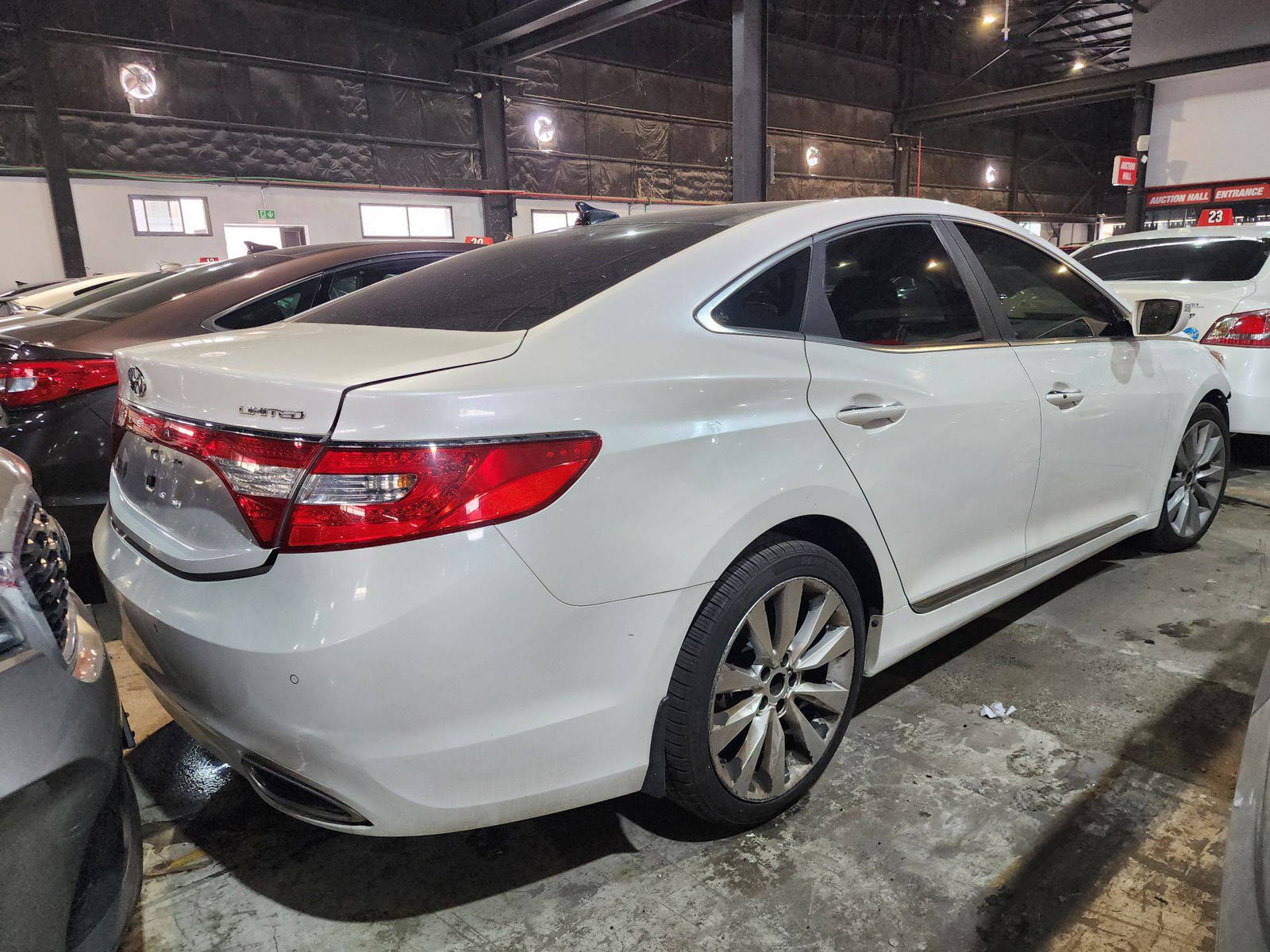 2014 HYUNDAI AZERA — 138581 Miles — Lot 342081 — Souq - Marhaba Auctions Used Cars - Image 6