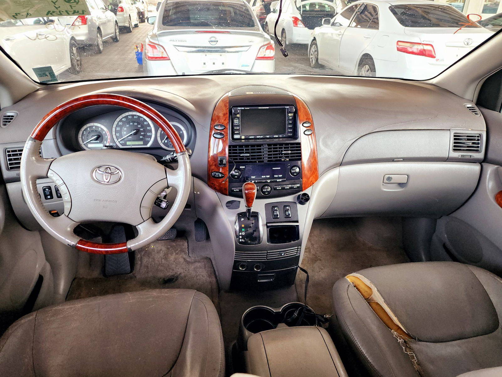 2004 TOYOTA SIENNA — 247231 Miles — Lot 40250755 — Souq - Marhaba Auctions Used Cars - Image 8