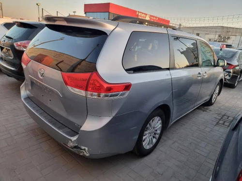 TOYOTA SIENNA