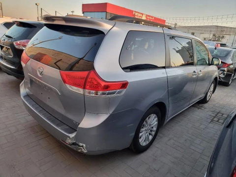 TOYOTA SIENNA