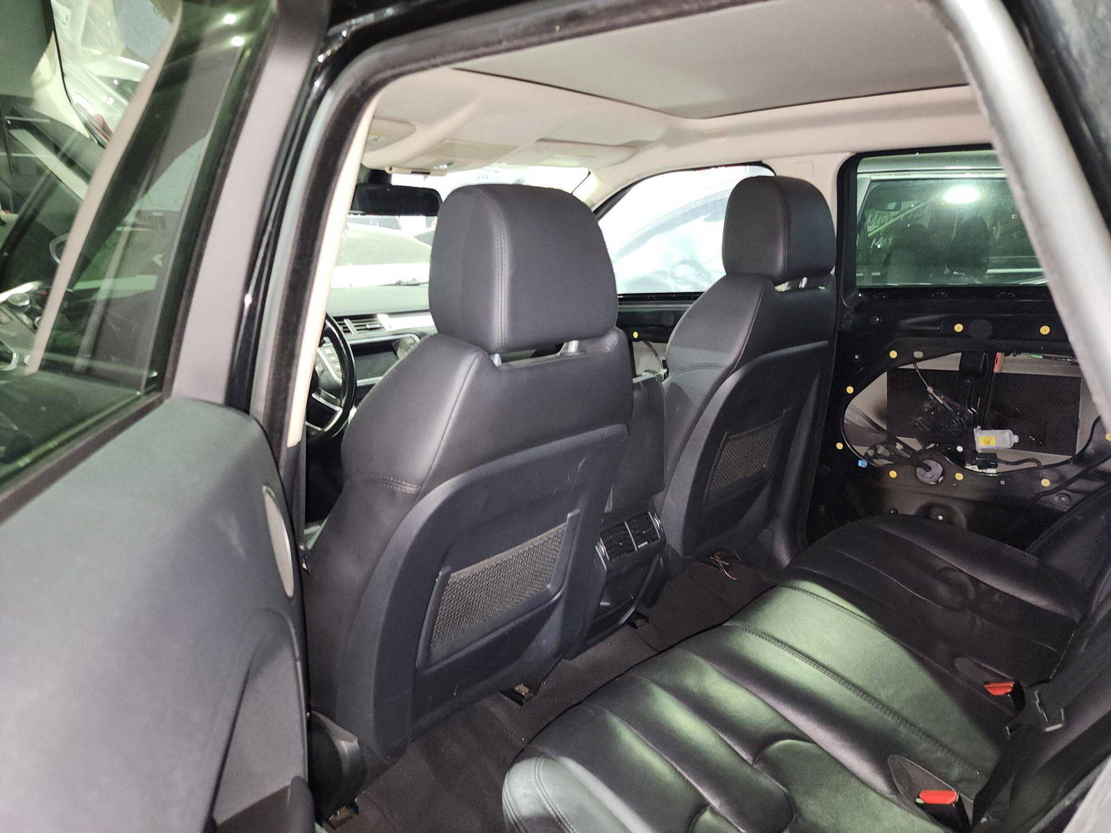 2015 LAND ROVER RANGE ROVER EVOQUE — 137057 Miles — Lot 40936275 — Al Quoz - Marhaba Auctions Used Cars - Image 5