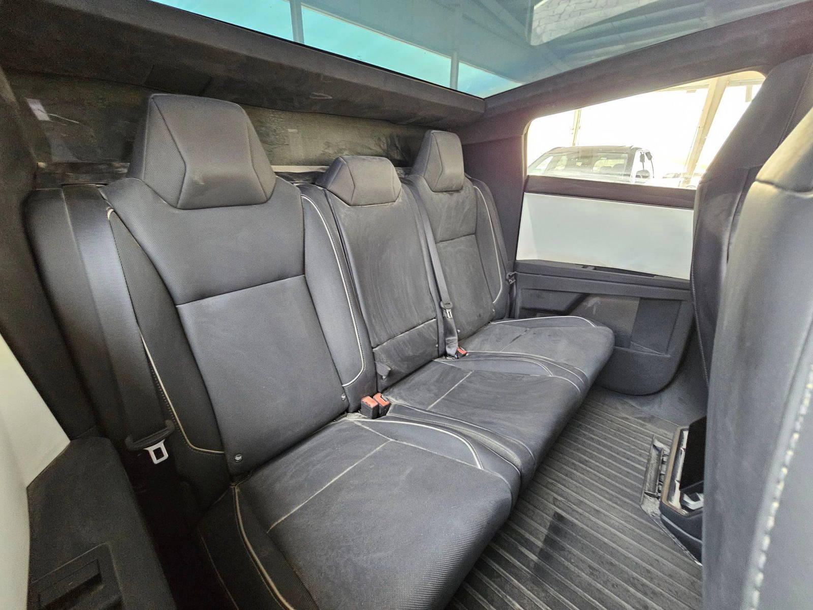 2024 TESLA CYBERTRUCK — 2869 Miles — Lot A013484 — Souq - Marhaba Auctions Used Cars - Image 10