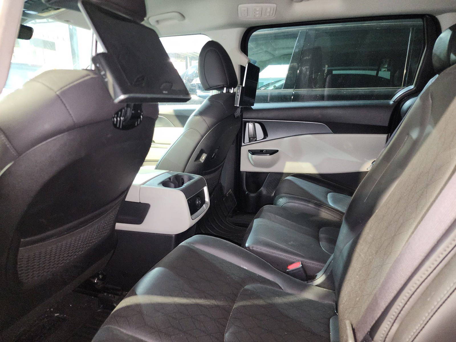 KIA CARNIVAL LX 2023 - Marhaba Auction Used Cars - Image 7