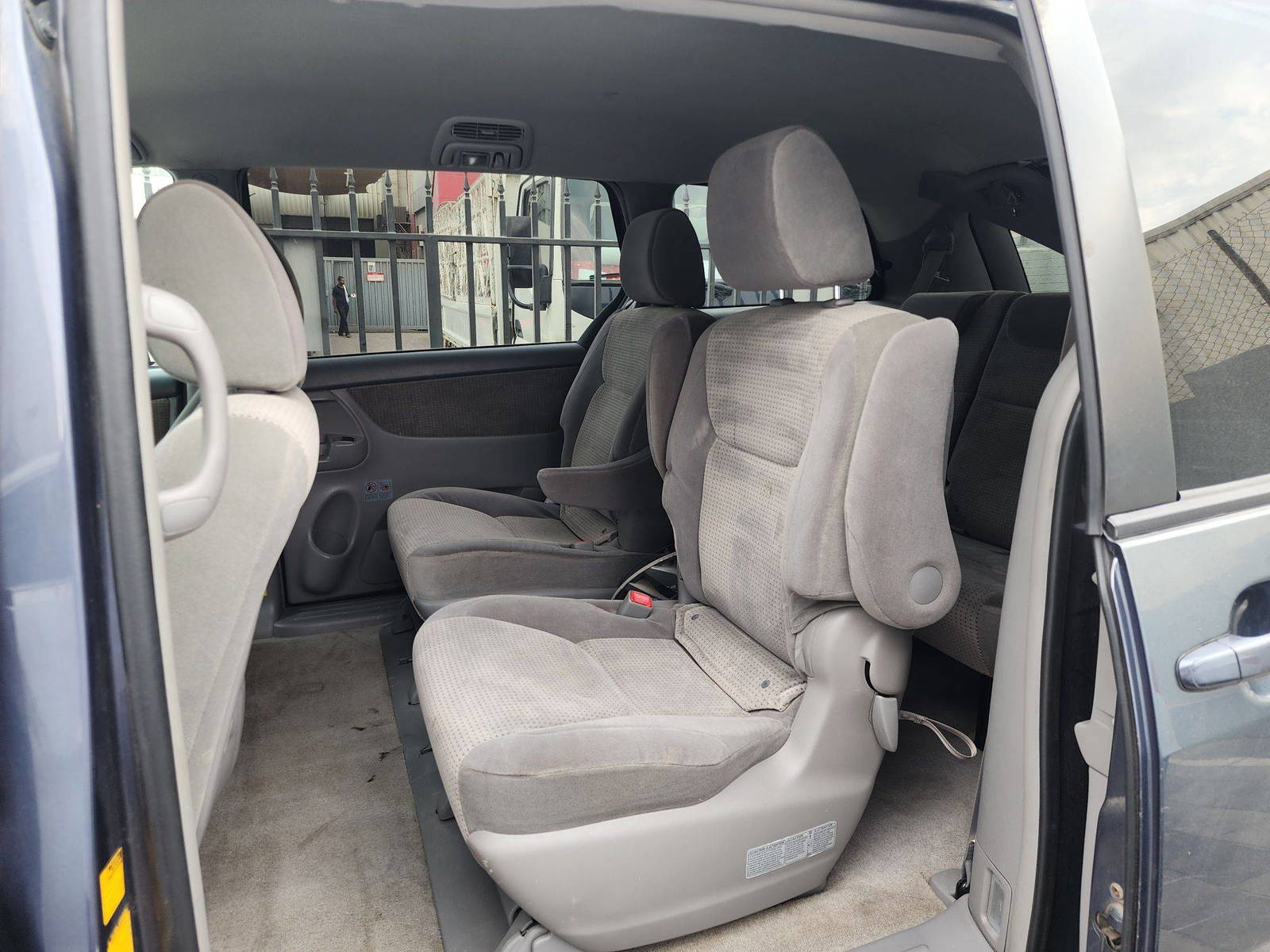 2010 TOYOTA SIENNA — 198987 Miles — Lot 302346 — Al Quoz - Marhaba Auctions Used Cars - Image 7