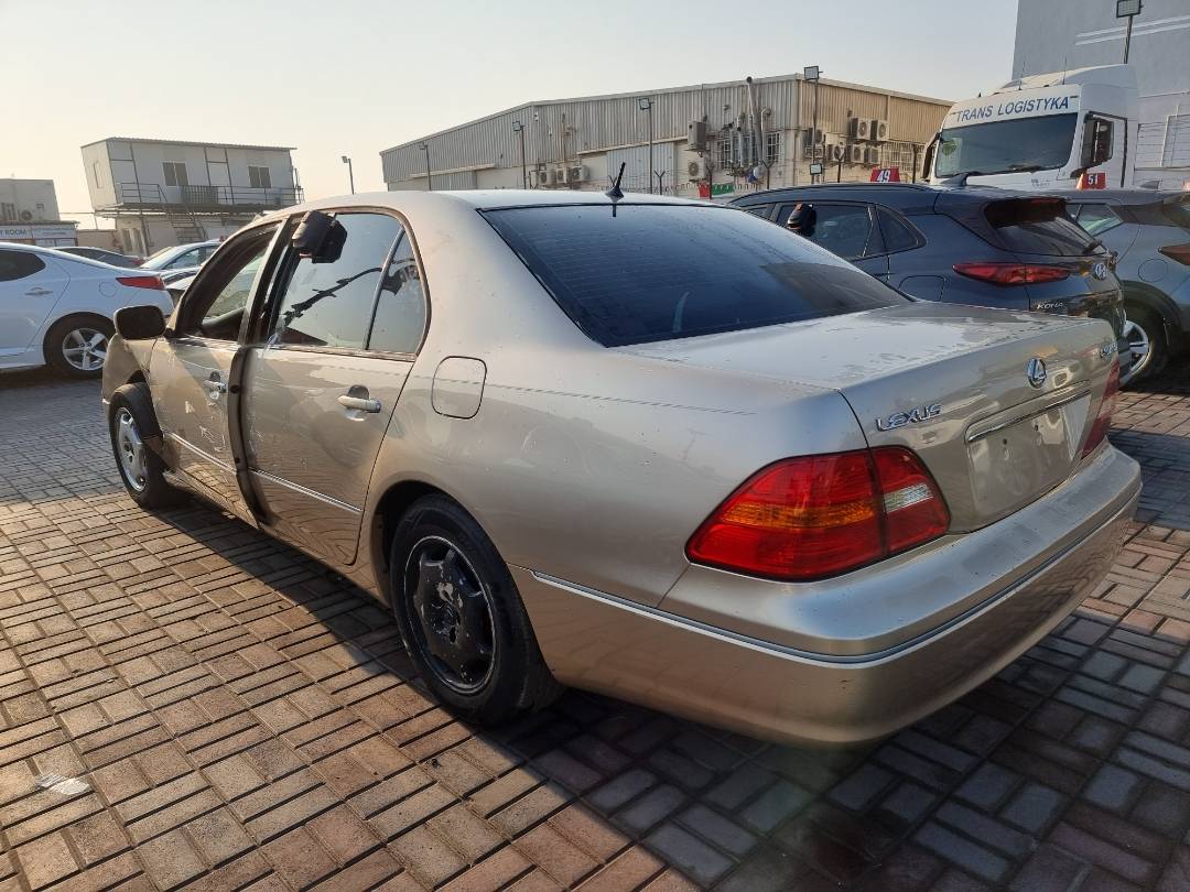 2002 LEXUS LS 430 — 212527 Miles — Lot 40187321 — Ind. 12 - Marhaba Auctions Used Cars - Image 4