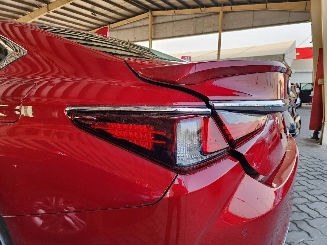 2021 LEXUS ES 300H — 20126 Miles — Lot 38838345 — Souq - Marhaba Auctions Used Cars - Image 12