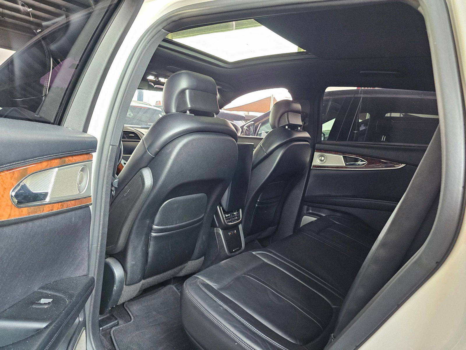 2016 LINCOLN MKX — 208584 KM — Lot L67650 — Souq - Marhaba Auctions Used Cars - Image 6