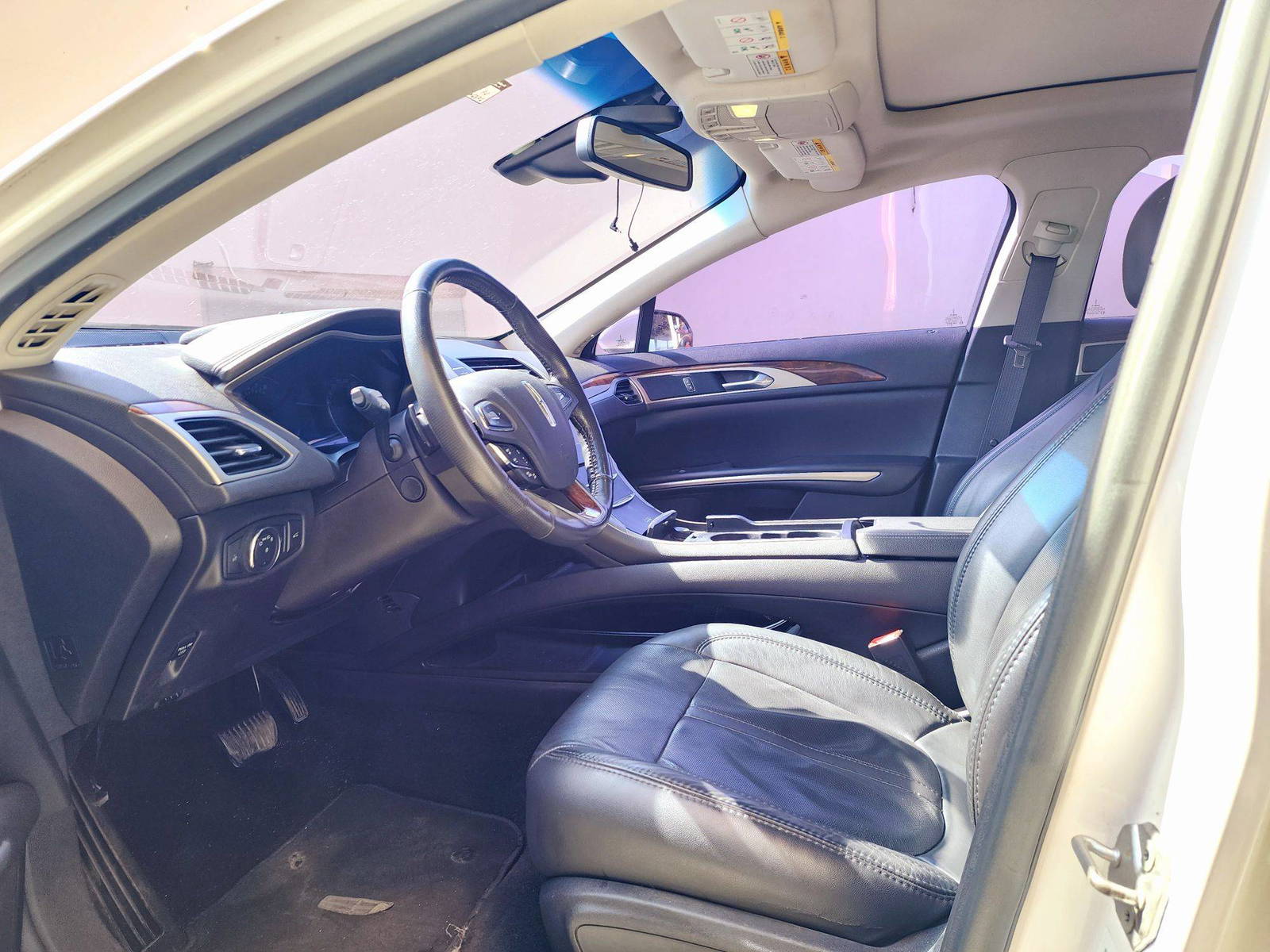 2014 LINCOLN MKZ — 206376 KM — Lot ER813015 — Souq - Marhaba Auctions Used Cars - Image 9