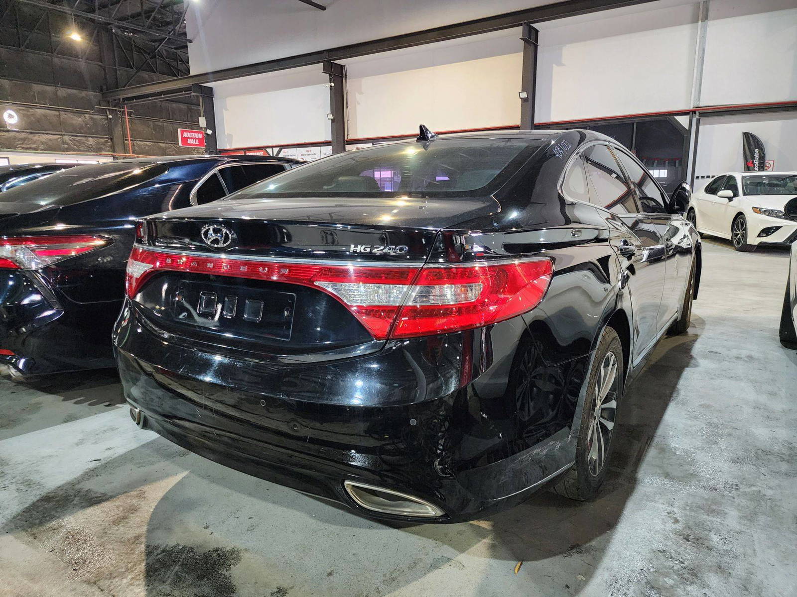 2012 HYUNDAI GRANDEUR — 111588 KM — Lot 183511 — Al Quoz - Marhaba Auctions Used Cars - Image 4
