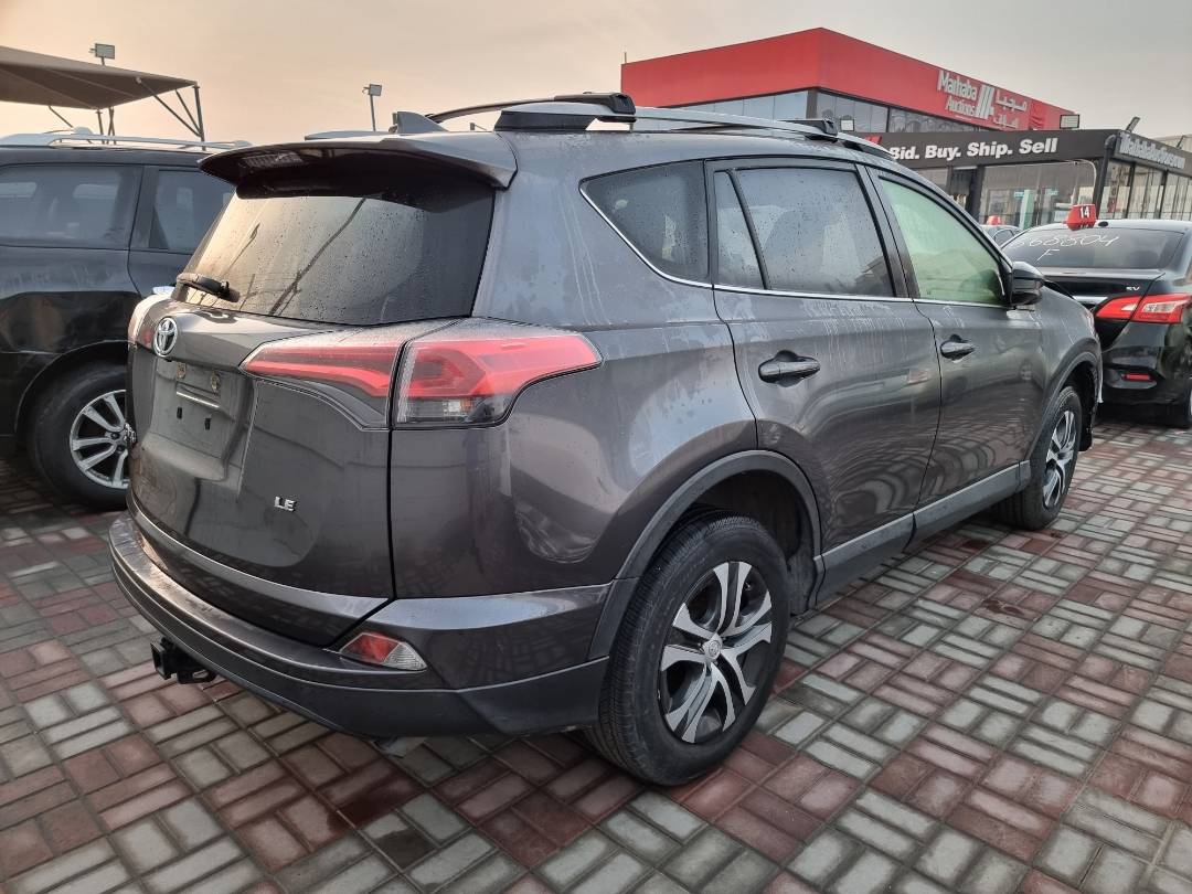 2018 TOYOTA RAV4 — 93763 Miles — Lot 0JJ172555 — Souq - Marhaba Auctions Used Cars - Image 5