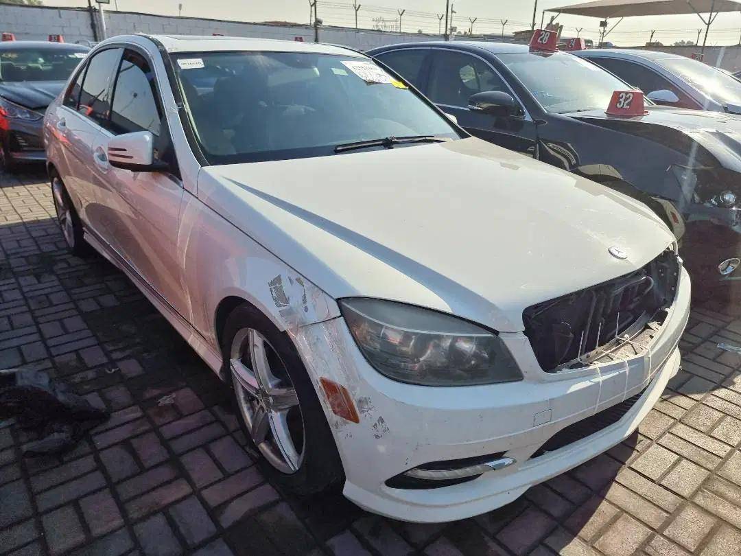 2011 MERCEDES BENZ C300 — 184164 Miles — Lot R137913 — Ind. 12 - Marhaba Auctions Used Cars - Image 3