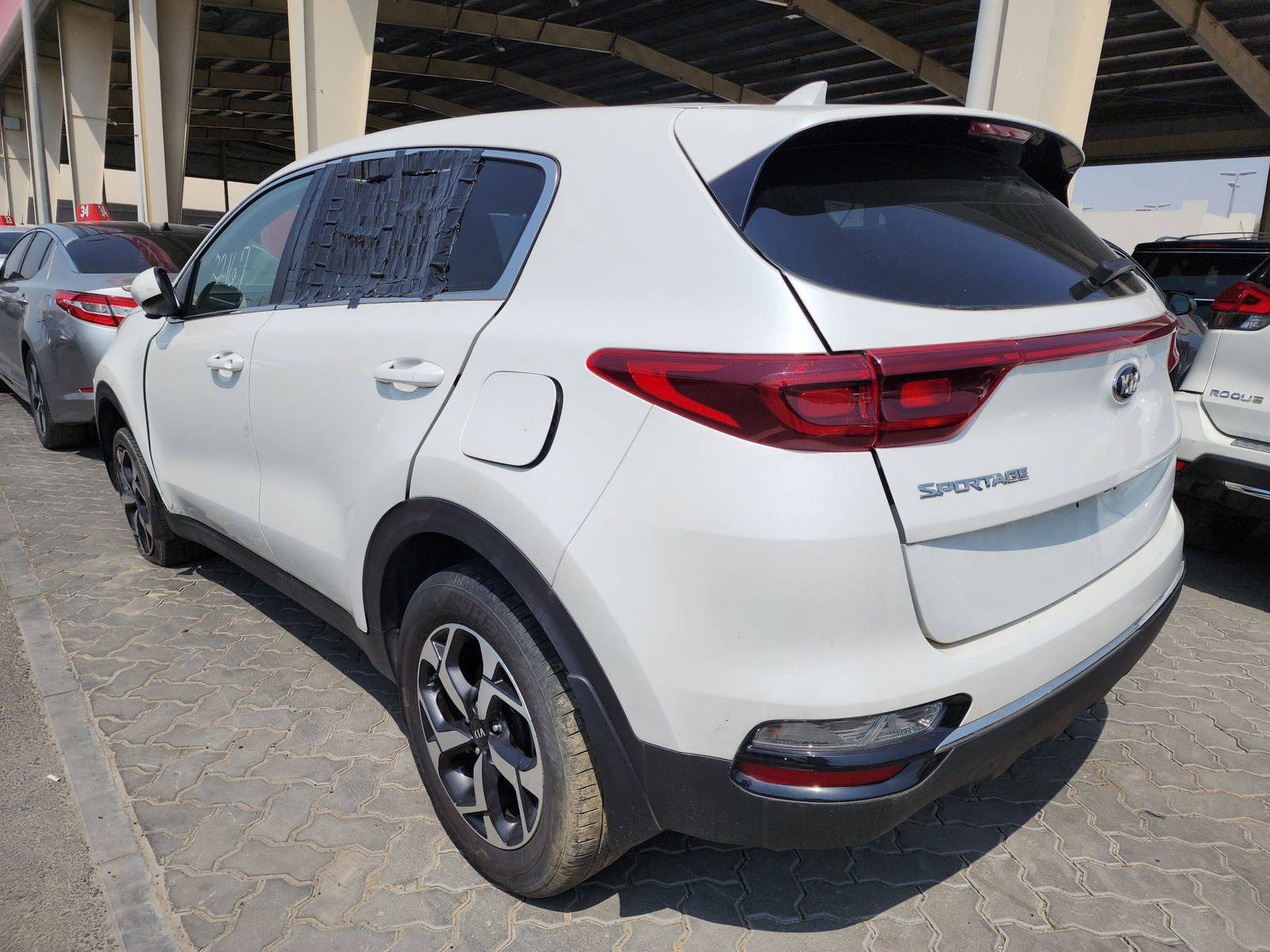 2021 KIA SPORTAGE — 22167 Miles — Lot 47125133 — Souq - Marhaba Auctions Used Cars - Image 3