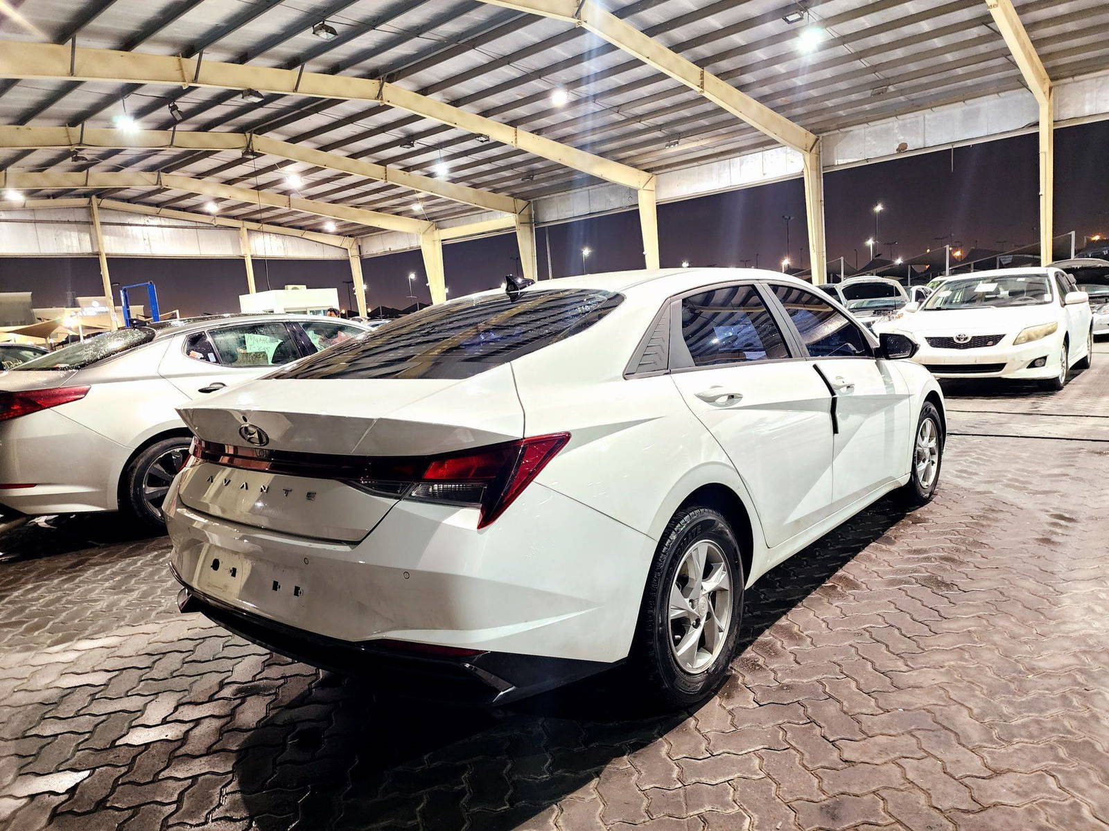 2021 HYUNDAI AVANTE — 155324 KM — Lot 028218 — Souq - Marhaba Auctions Used Cars - Image 4