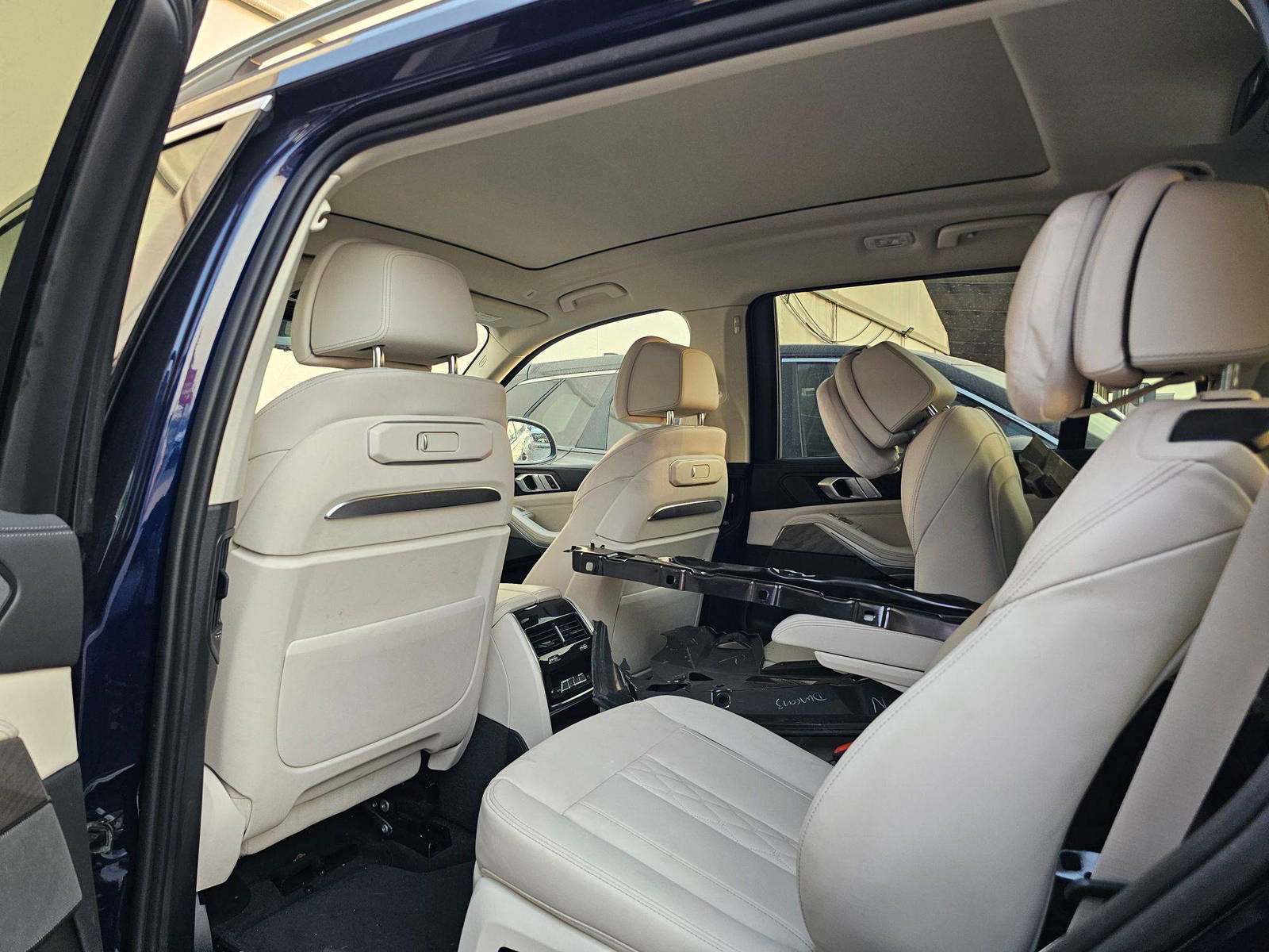 2024 BMW X7 XDRIVE40I — 15226 Miles — Lot 74208 — Souq - Marhaba Auctions Used Cars - Image 5