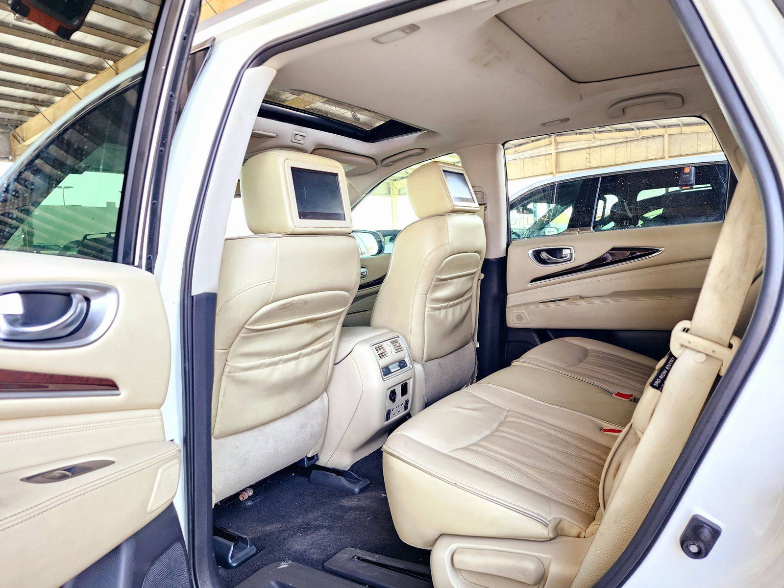 2018 INFINITI QX60 — 118135 KM — Lot 63342024 — Souq - Marhaba Auctions Used Cars - Image 6