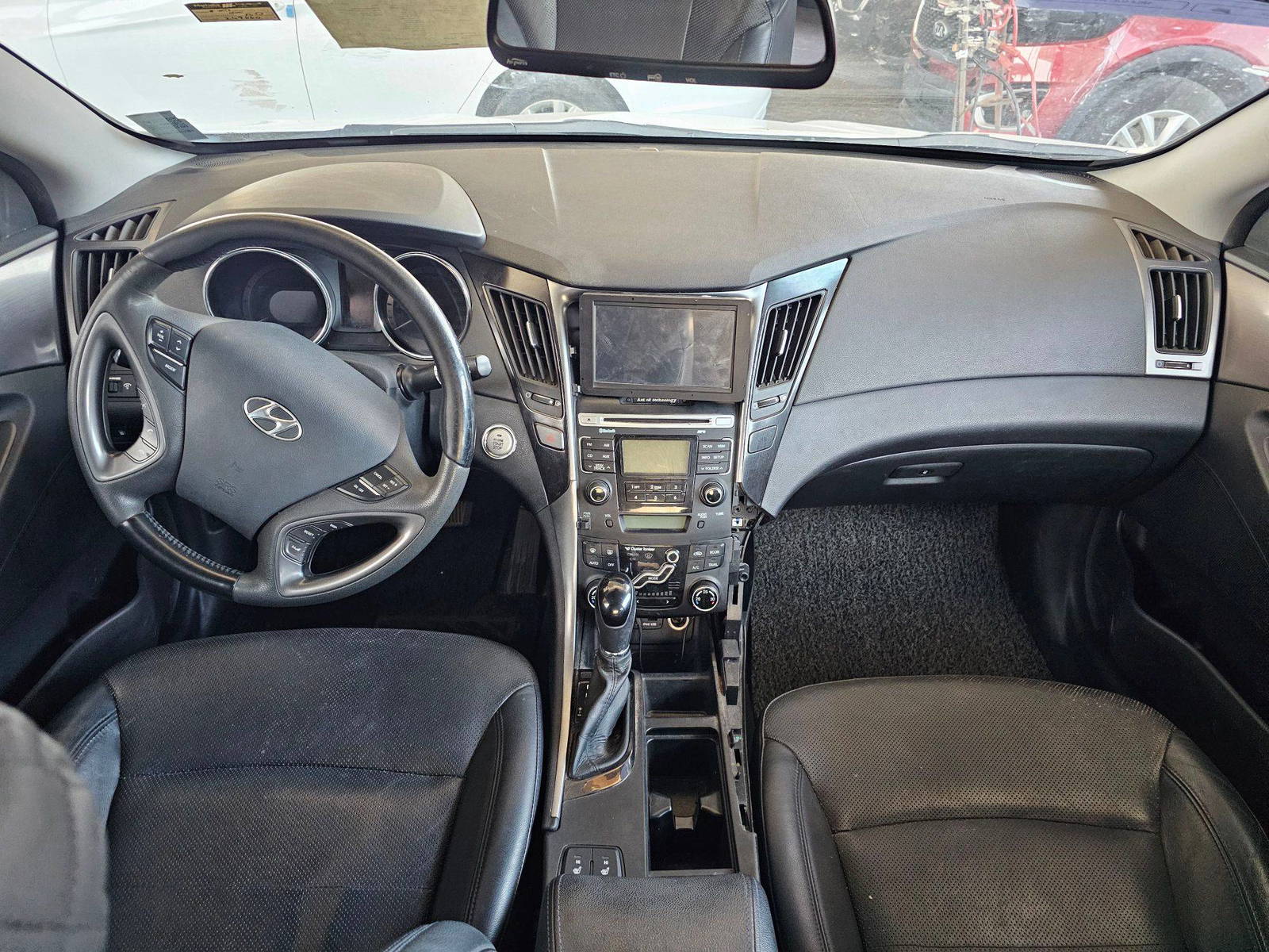 2012 HYUNDAI SONATA — 249660 KM — Lot 035069 — Souq - Marhaba Auctions Used Cars - Image 7