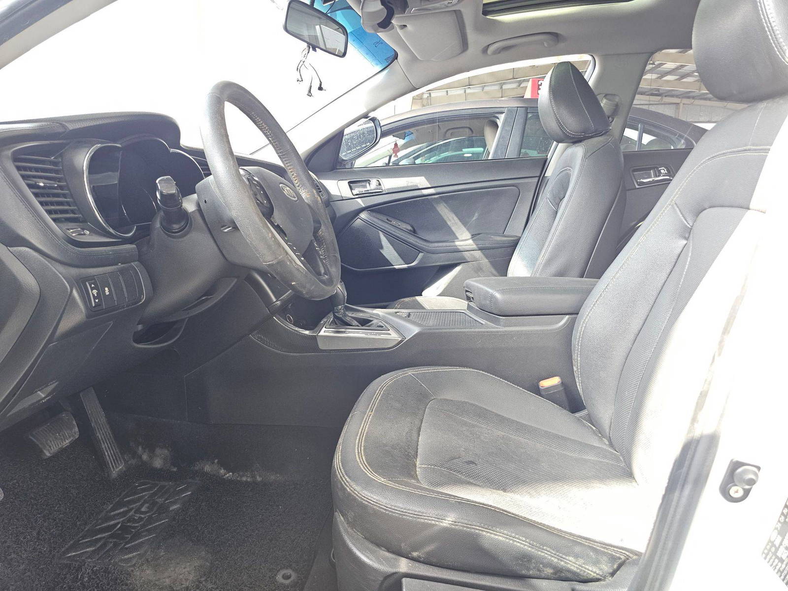 2012 KIA K5 — 229141 KM — Lot 002161 — Souq - Marhaba Auctions Used Cars - Image 9