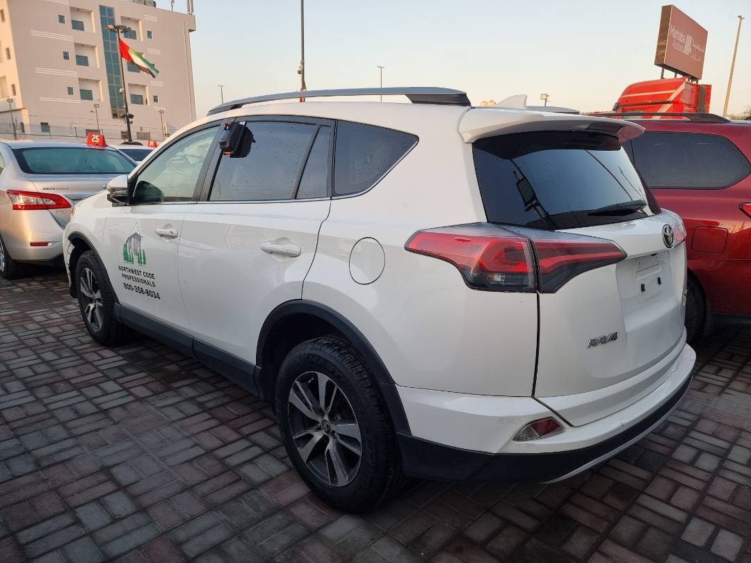 2018 TOYOTA RAV4 — 185827 Miles — Lot 68846794 — Ind. 12 - Marhaba Auctions Used Cars - Image 4