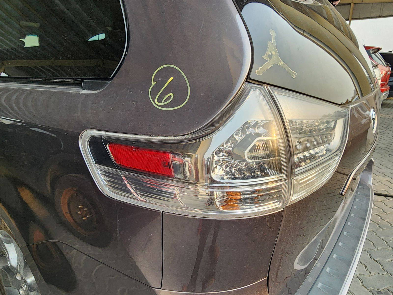 2012 TOYOTA SIENNA — 266982 KM — Lot 187433 — Souq - Marhaba Auctions Used Cars - Image 12