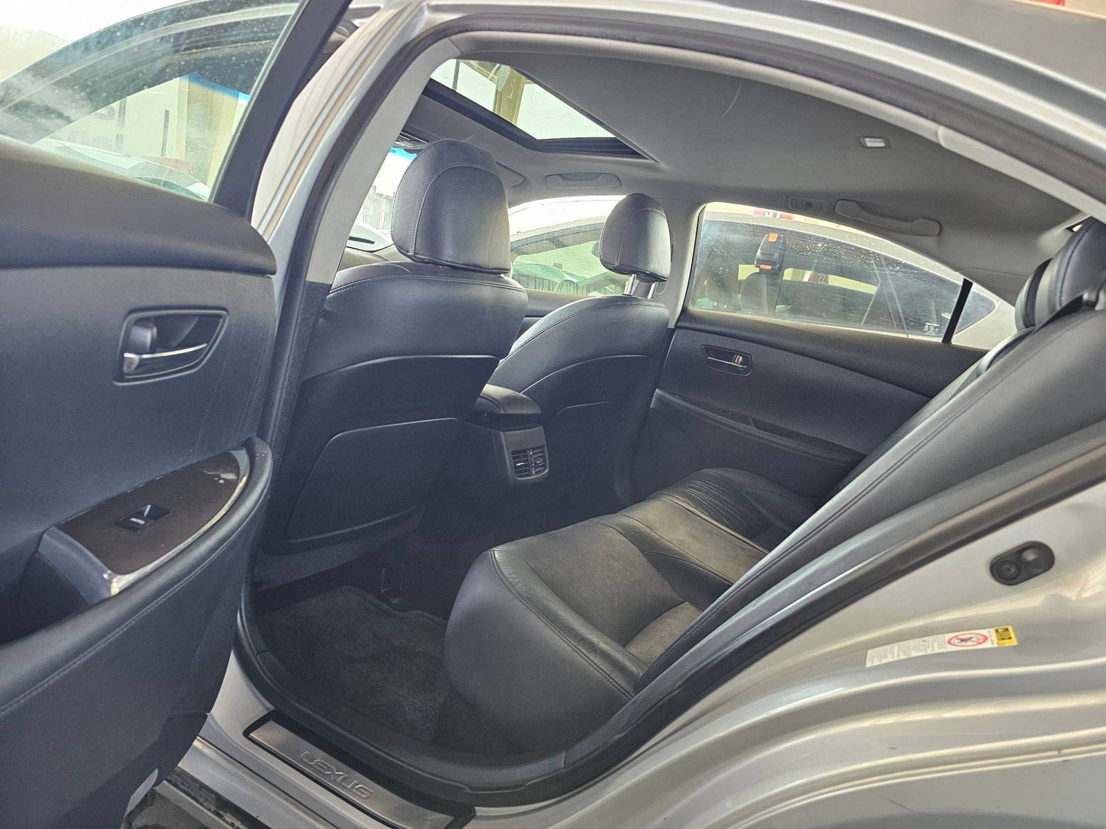 2012 LEXUS ES 350 — 146535 Miles — Lot C2485054 — Souq - Marhaba Auctions Used Cars - Image 6
