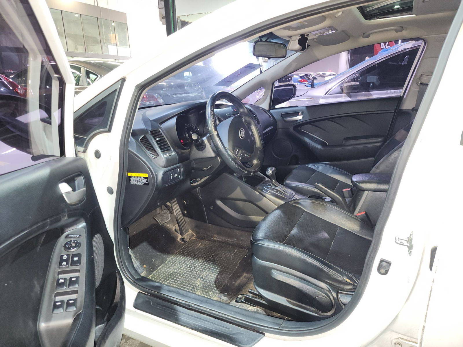 2014 KIA K3 — 171579 KM — Lot 218823 — Main - Marhaba Auctions Used Cars - Image 9
