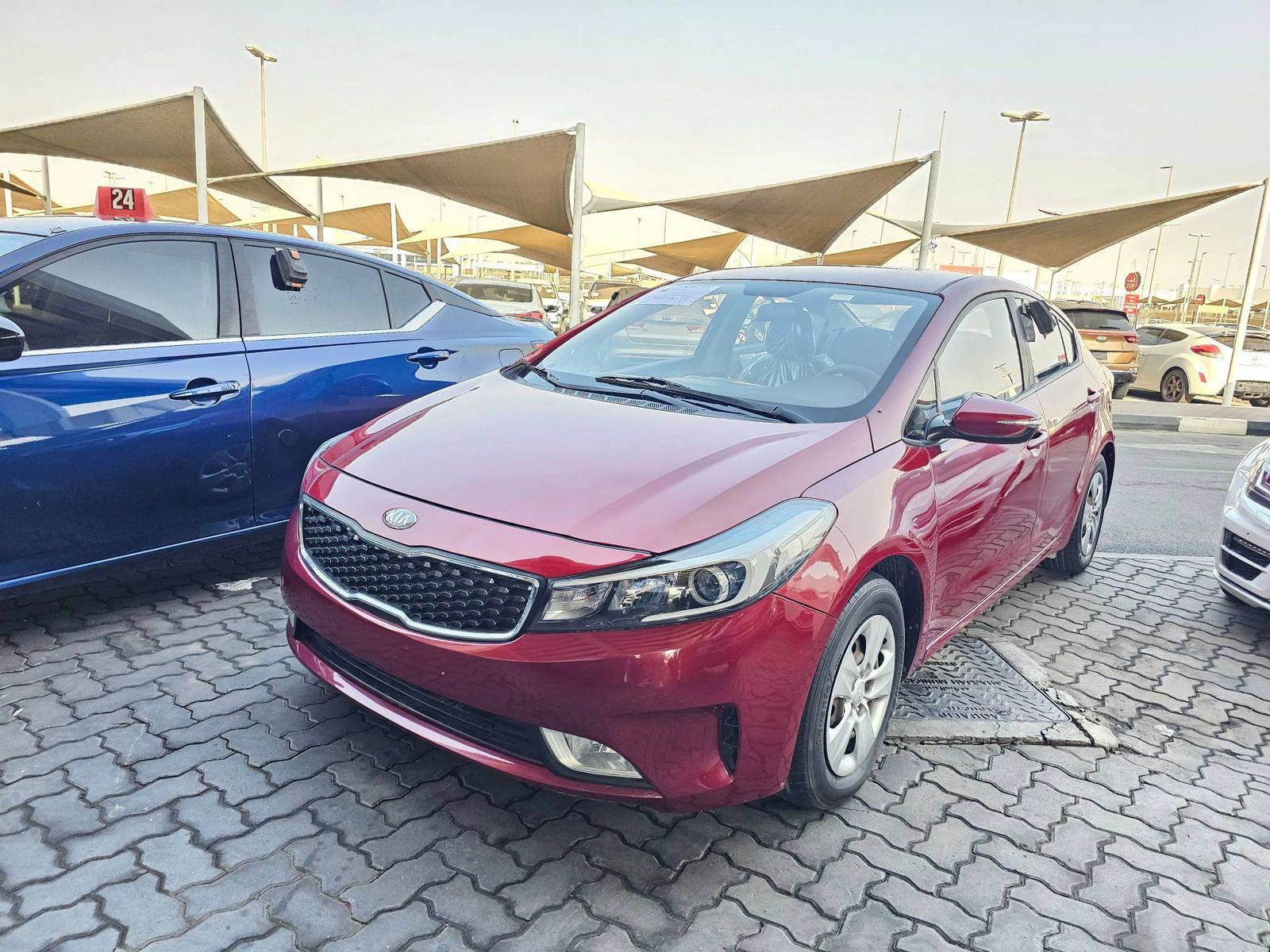 2017 KIA CERATO — 112520 KM — Lot 19H5951377 — Souq - Marhaba Auctions Used Cars - Image 4