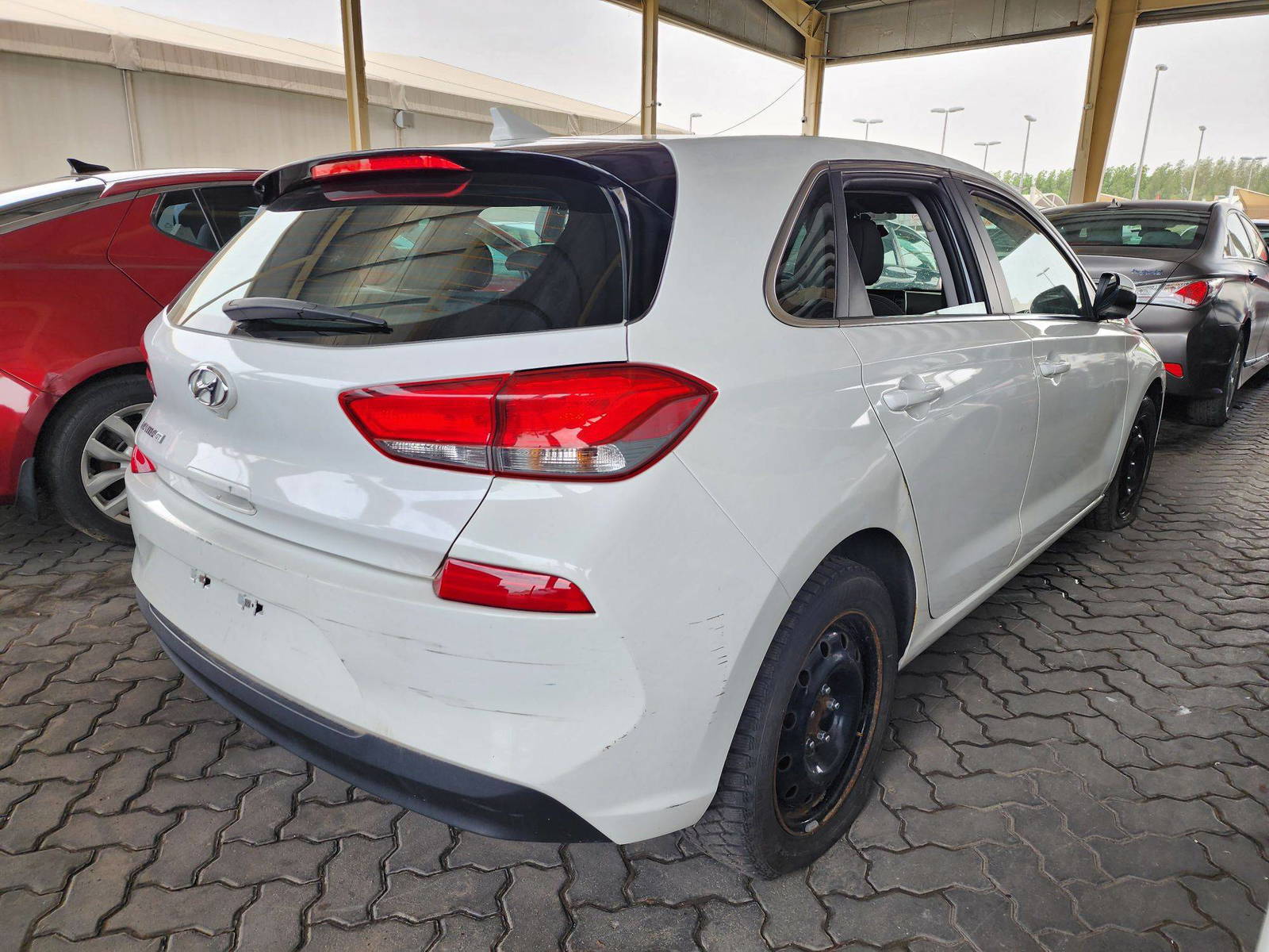2018 HYUNDAI ELANTRA GT — 187802 KM — Lot 060112 — Main - Marhaba Auctions Used Cars - Image 3