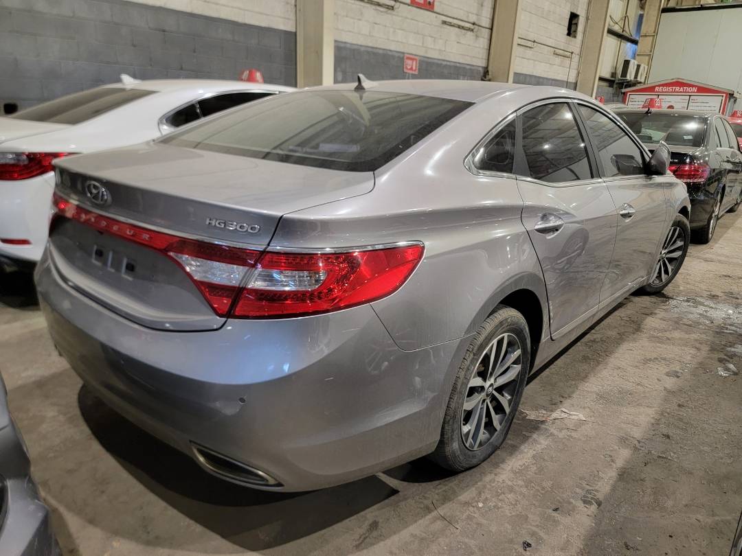 2012 HYUNDAI GRANDEUR — 267378 KM — Lot 1CBCA205842 — Main - Marhaba Auctions Used Cars - Image 3