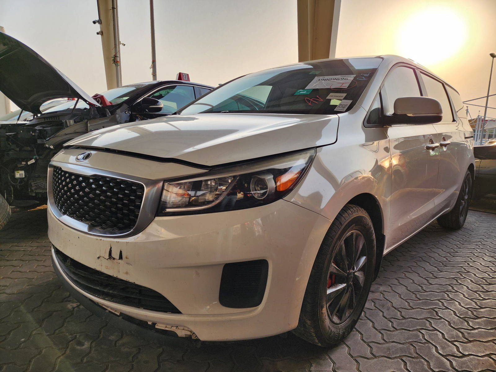 2016 KIA SEDONA — 164991 Miles — Lot 39009696 — Souq - Marhaba Auctions Used Cars - Image 8