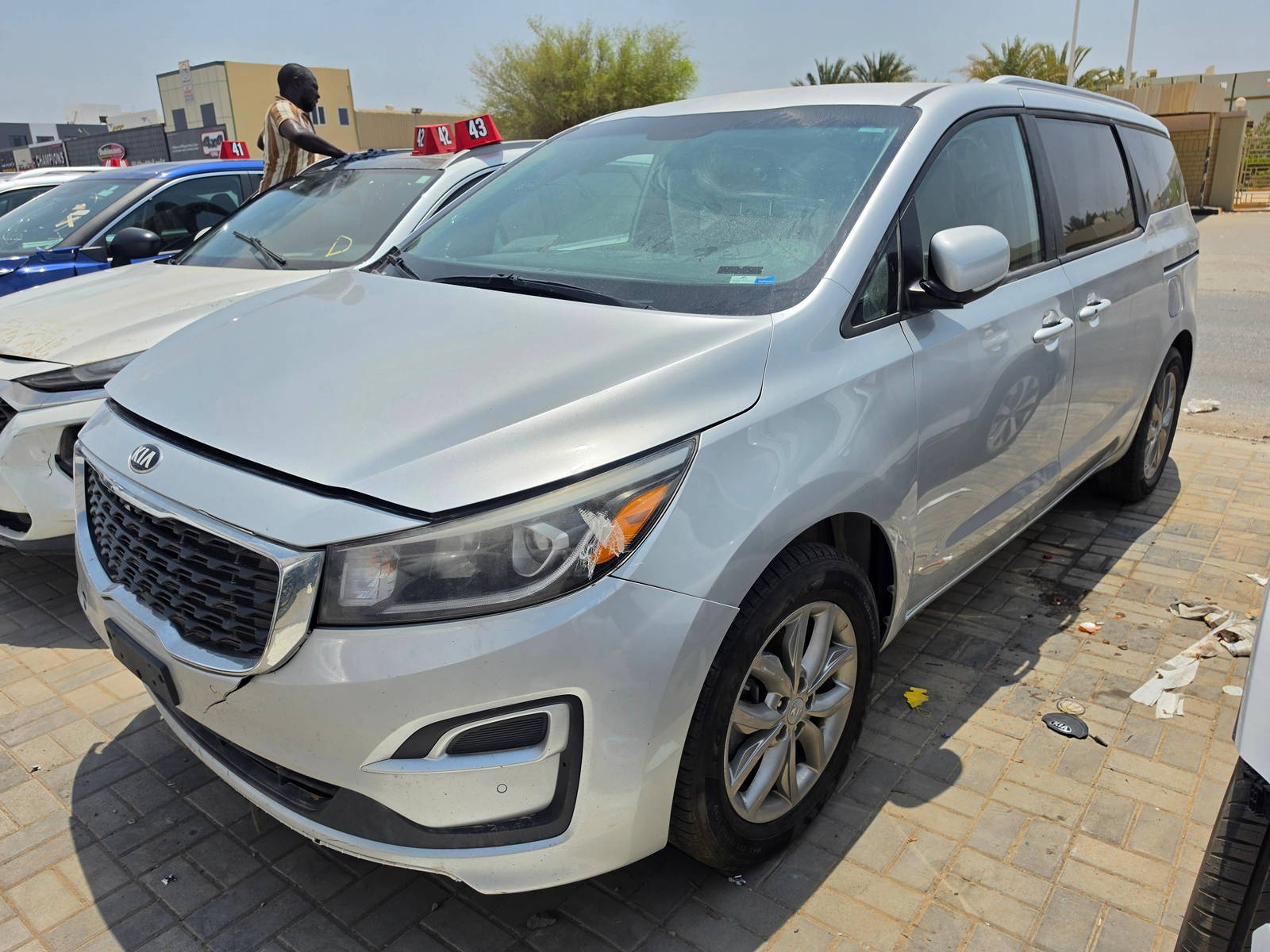 2019 KIA SEDONA — 140469 Miles — Lot 13K6503115 - Marhaba Auctions Used Cars - Image 3