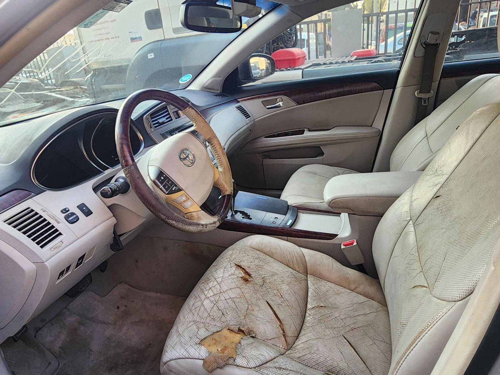 2011 TOYOTA AVALON — 219625 Miles — Lot 14280 — Al Quoz - Marhaba Auctions Used Cars - Image 9