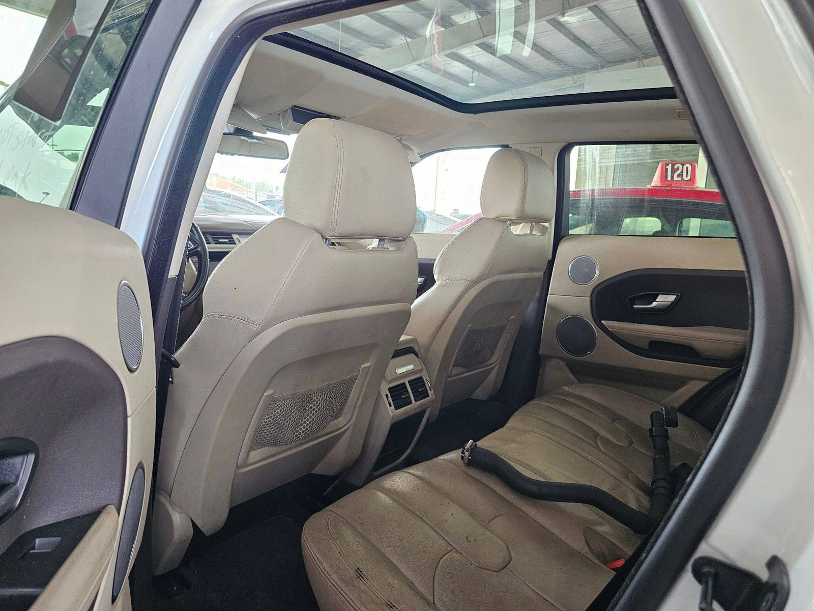 2015 LAND ROVER RANGE ROVER EVOQUE — 101893 Miles — Lot 3455494 — Souq - Marhaba Auctions Used Cars - Image 6