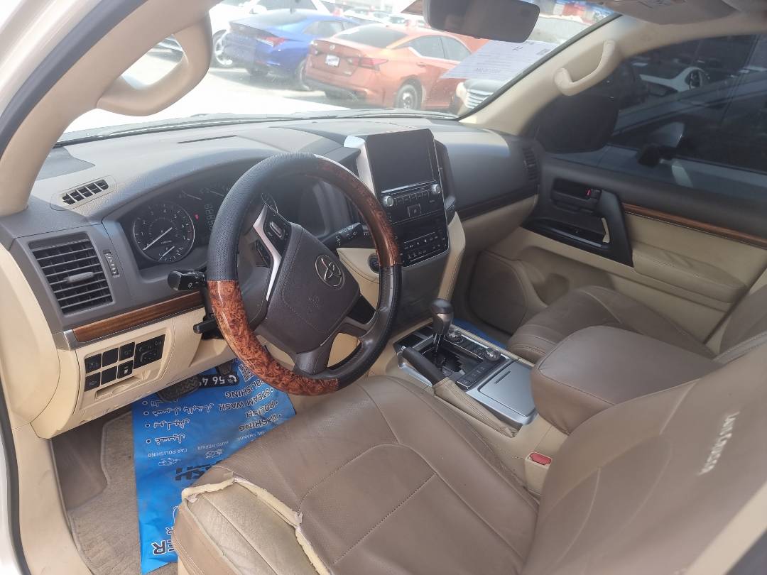 2017 TOYOTA LAND CRUISER — 102130 KM — Lot 4138120 — Ind. 12 - Marhaba Auctions Used Cars - Image 7