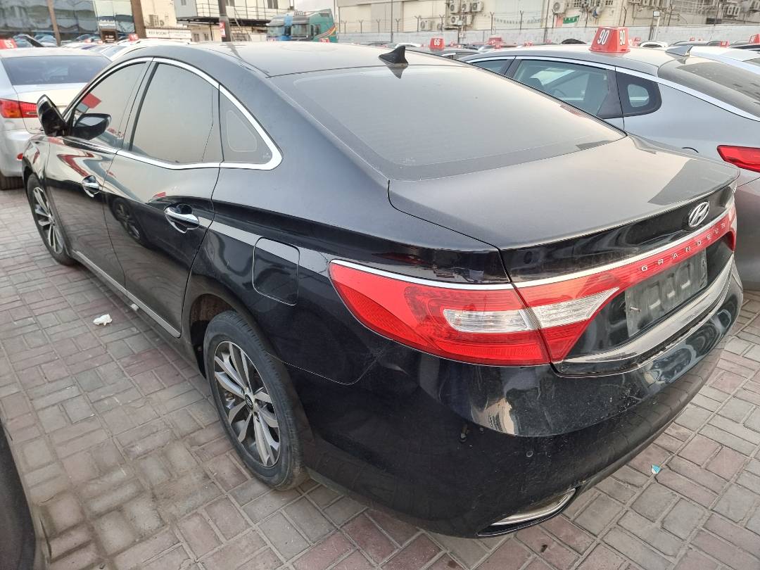 2012 HYUNDAI GRANDEUR — 155909 KM — Lot 141313 — Ind. 12 - Marhaba Auctions Used Cars - Image 5