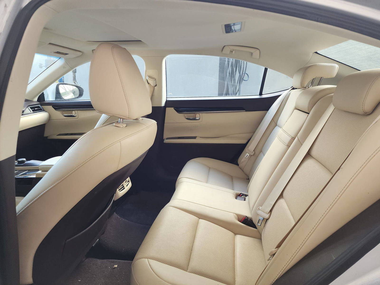 2016 LEXUS ES 350 — 128046 Miles — Lot 76902334 — Al Quoz - Marhaba Auctions Used Cars - Image 7