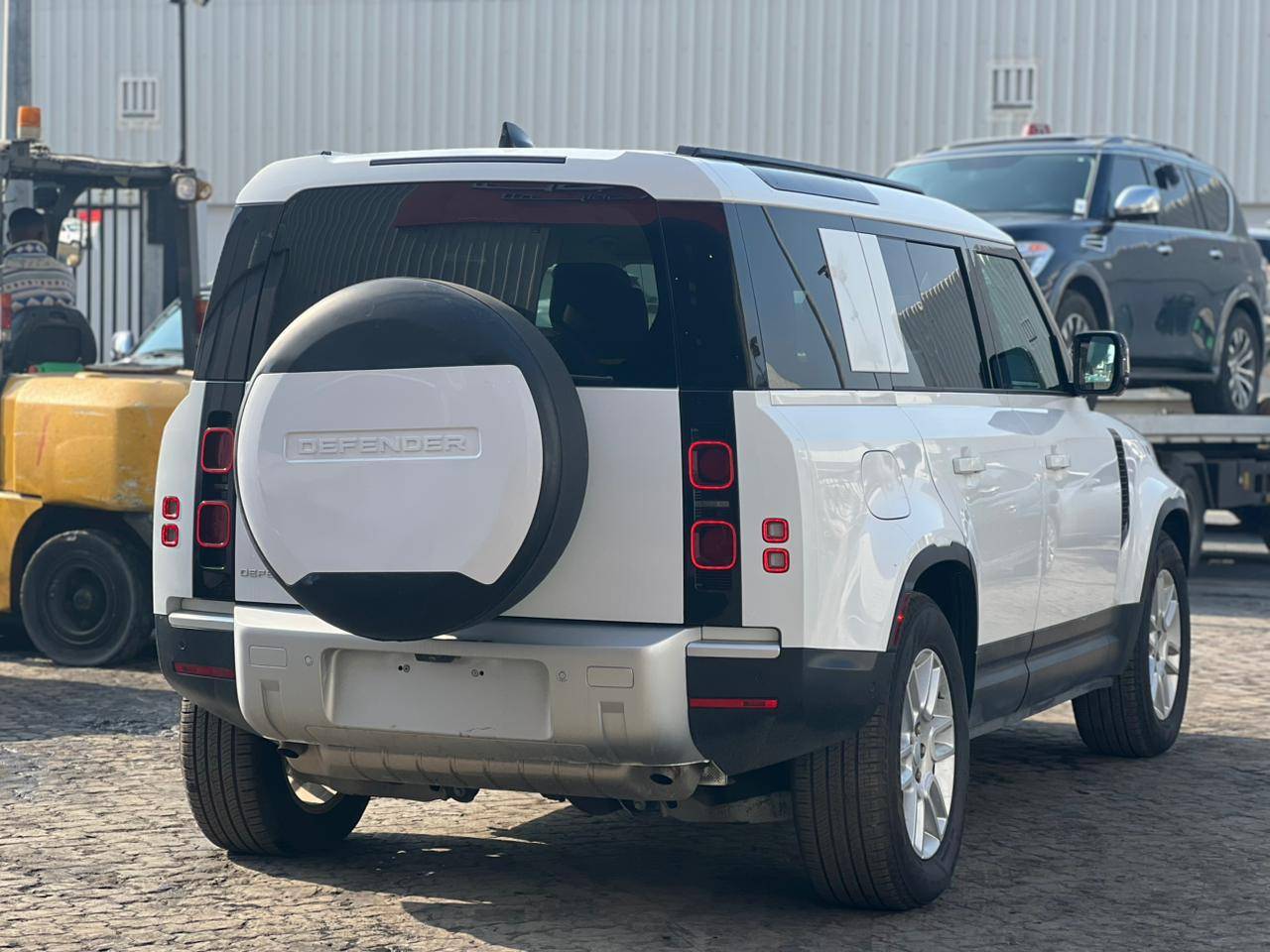 2025 LAND ROVER DEFENDER 110 S — 3848 KM — Lot 84394734 — Main - Marhaba Auctions Used Cars - Image 6