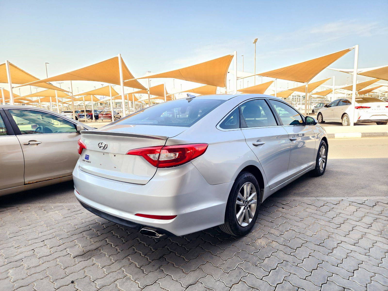 2017 HYUNDAI SONATA — 172397 Miles — Lot H532538 — Souq - Marhaba Auctions Used Cars - Image 4