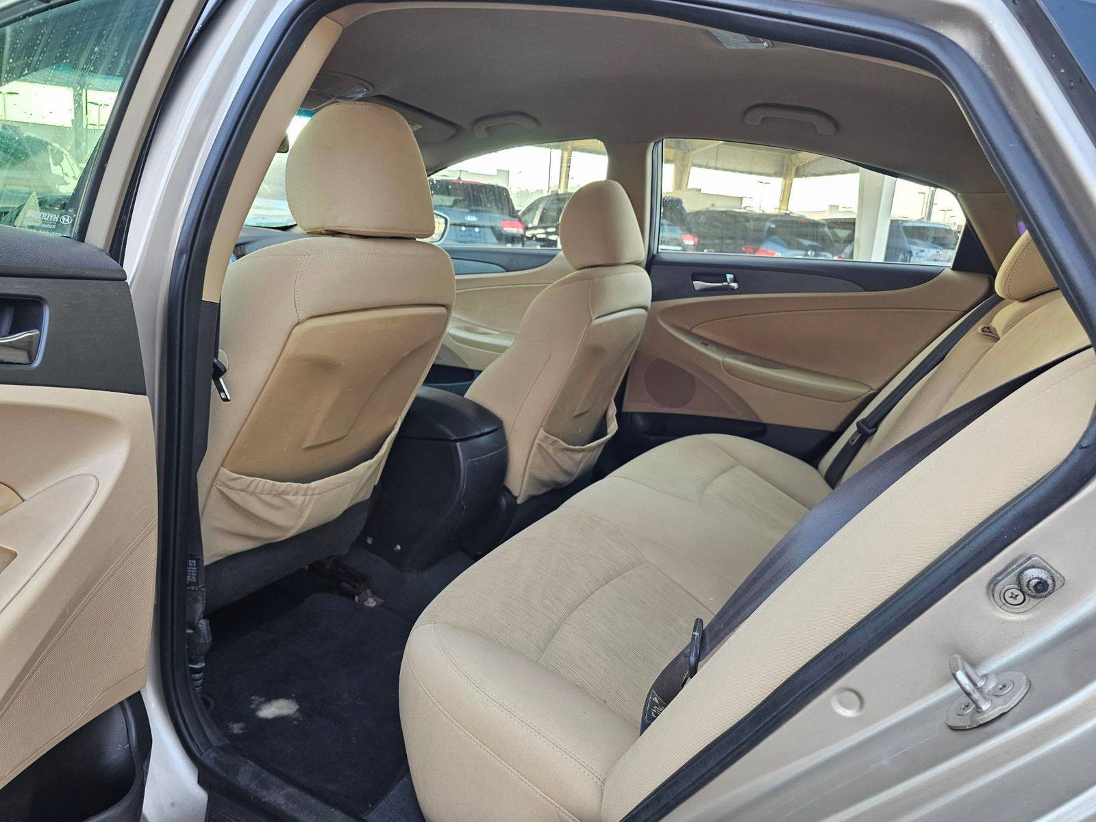 2011 HYUNDAI SONATA — 143352 Miles — Lot BH203743 — Souq - Marhaba Auctions Used Cars - Image 7