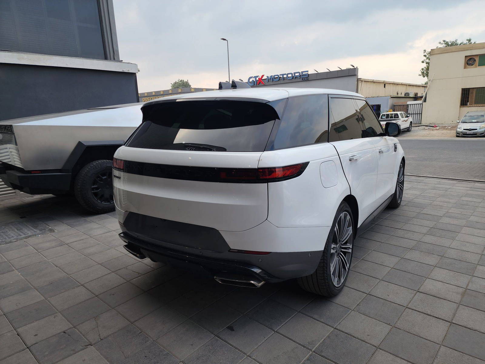 2024 LAND ROVER RANGE ROVER SPORT — 20109 Miles — Lot 52295685 — Al Quoz - Marhaba Auctions Used Cars - Image 5