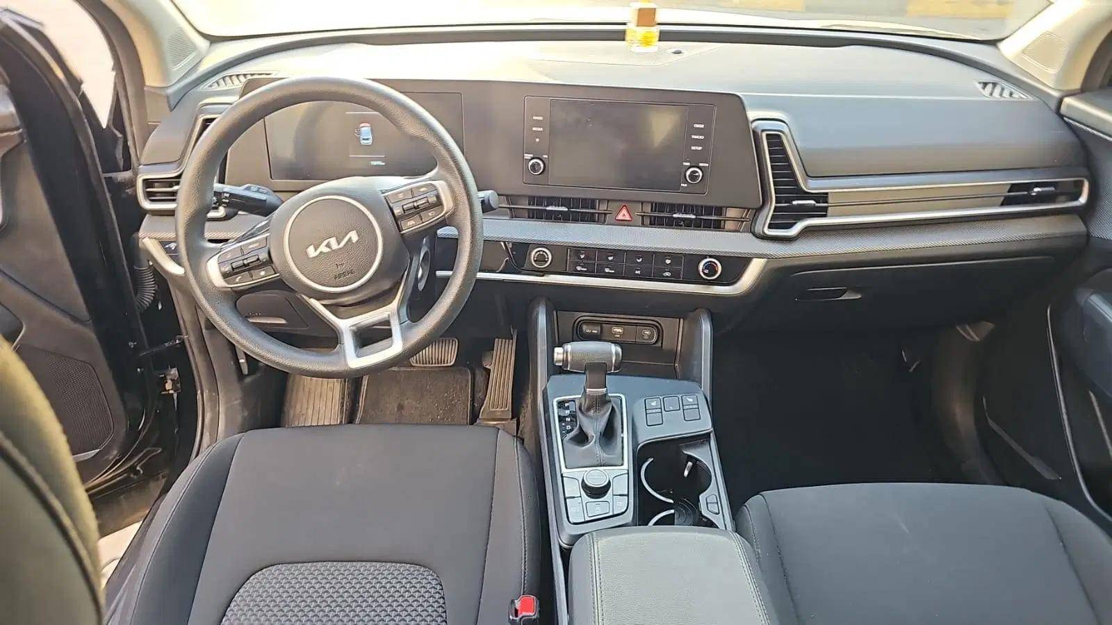 2025 KIA SPORTAGE — 15080 KM — Lot 9S7385667 — Souq - Marhaba Auctions Used Cars - Image 8