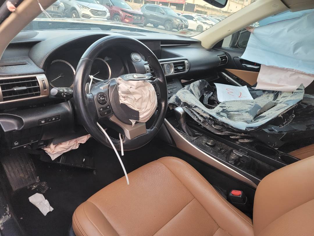 2016 LEXUS IS 300 — 110106 Miles — Lot 110 106 — Souq - Marhaba Auctions Used Cars - Image 8